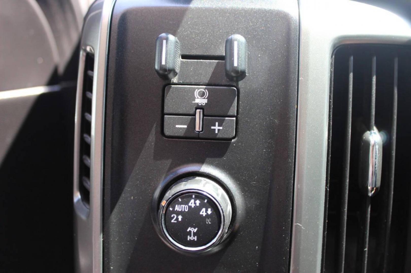 2016 Black Chevrolet Silverado 1500 LT Crew Cab 4WD (3GCUKREC8GG) with an 5.3L V8 OHV 16V engine, 6A transmission, located at 4301 NW 39th , Oklahoma City, OK, 73112, (405) 949-5600, 35.512135, -97.598671 - NO DRIVERS LICENCE -NO FULL COVERAGE INSURANCE - NO CREDIT CHECK. COME ON OVER TO SUPERSPORTS, TAKE A LOOK AND TEST DRIVE. PLEASE GIVE US A CALL AT (405) 949-5600. NO LICENCIA DE CONDUCIR - NO SEGURO DE COBERTURA TOTAL - NO VERIFICACION DE CREDITO. VISITENOS EN SUPERSPORTS, MIRE NUEST - Photo#19