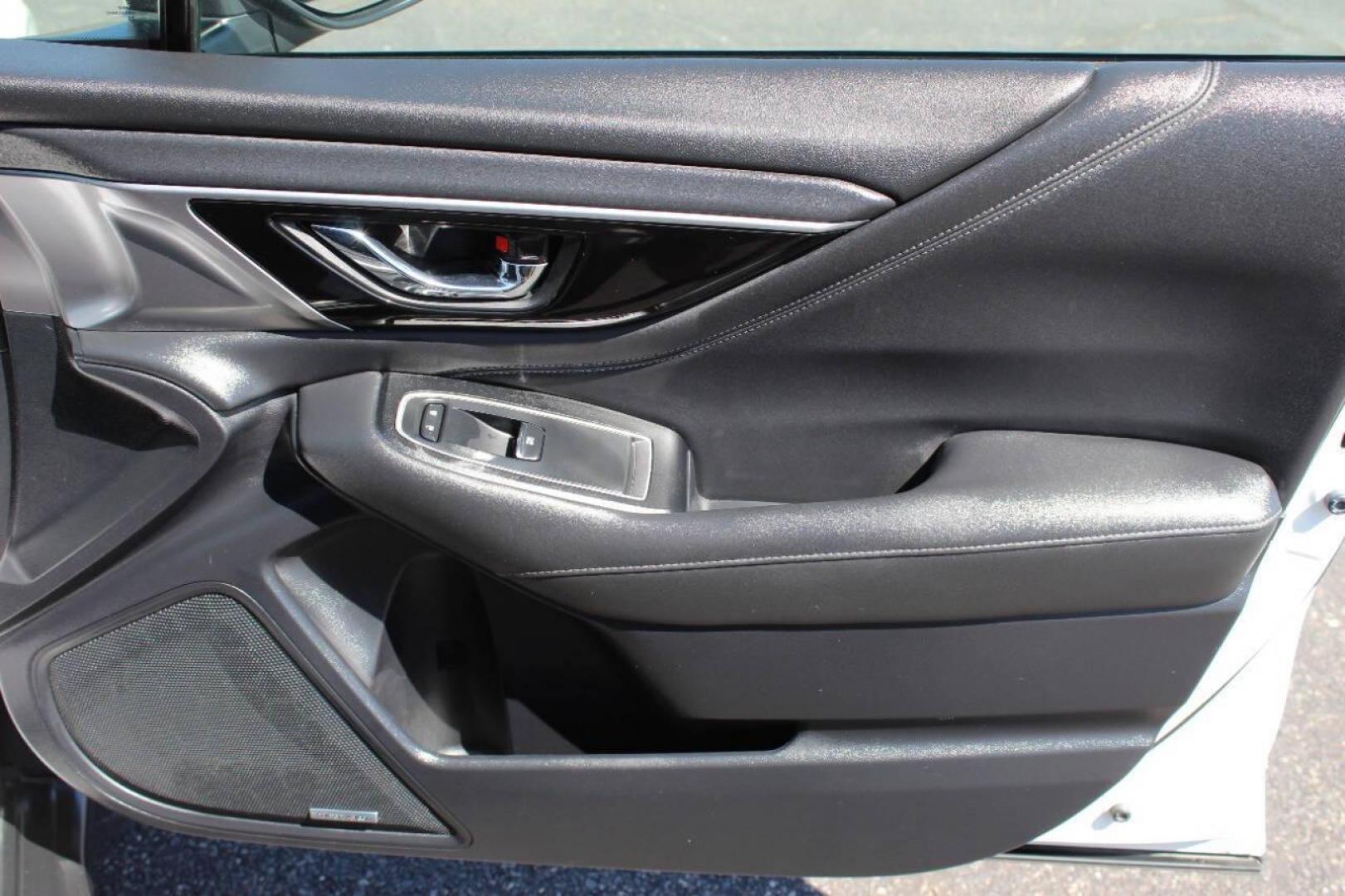 2020 White Subaru Outback Limited XT (4S4BTGND4L3) with an 2.4L H4 DOHC 16V TURBO engine, CVT transmission, located at 4301 NW 39th , Oklahoma City, OK, 73112, (405) 949-5600, 35.512135, -97.598671 - NO DRIVERS LICENCE -NO FULL COVERAGE INSURANCE - NO CREDIT CHECK. COME ON OVER TO SUPERSPORTS, TAKE A LOOK AND TEST DRIVE. PLEASE GIVE US A CALL AT (405) 949-5600. NO LICENCIA DE CONDUCIR - NO SEGURO DE COBERTURA TOTAL - NO VERIFICACION DE CREDITO. VISITENOS EN SUPERSPORTS, MIRE NUESTRO - Photo#9