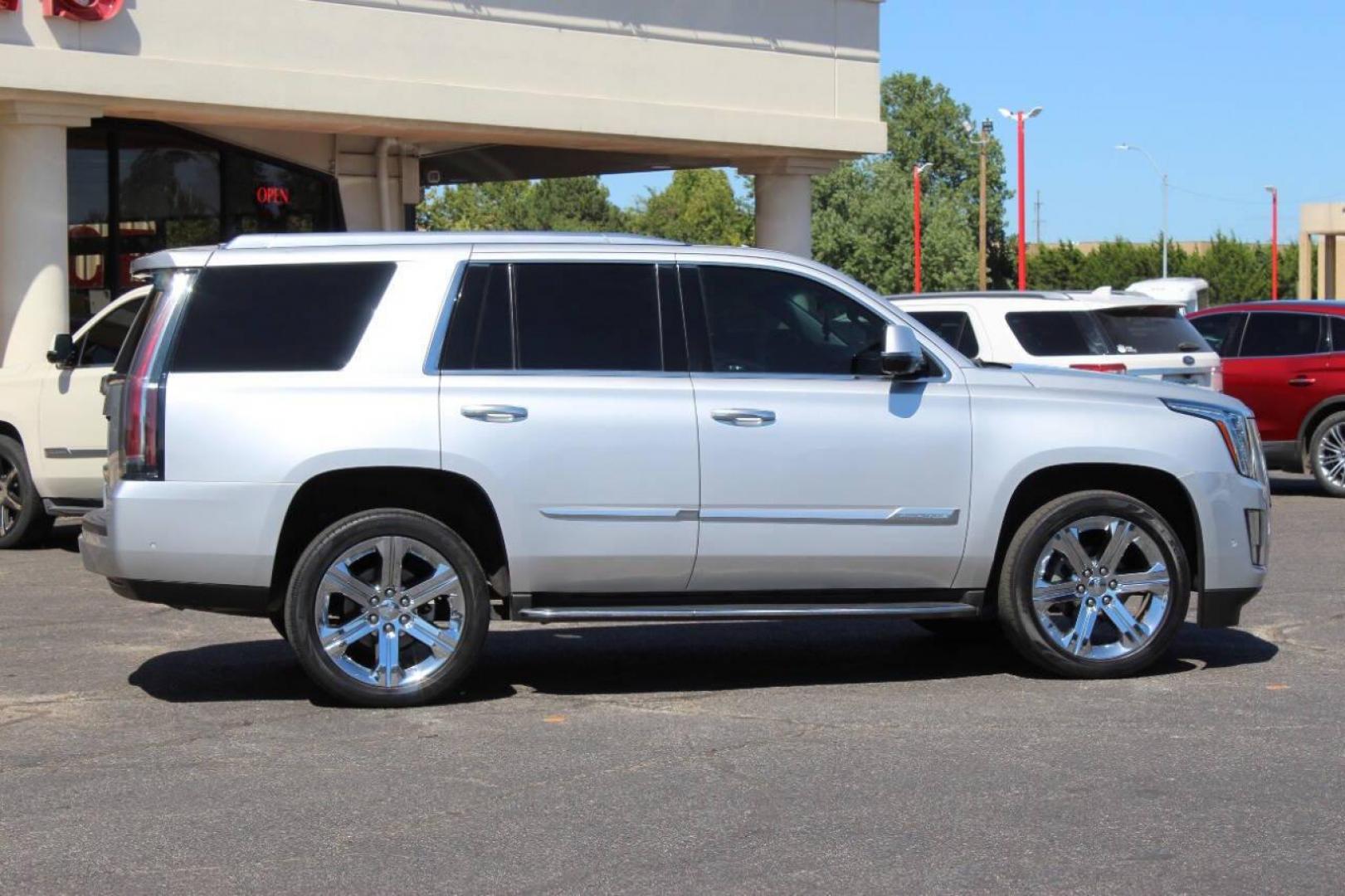 2017 Silver Cadillac Escalade Luxury 4WD (1GYS4BKJ4HR) with an 6.2L V8 OHV 16V FFV engine, 8A transmission, located at 4301 NW 39th , Oklahoma City, OK, 73112, (405) 949-5600, 35.512135, -97.598671 - NO DRIVERS LICENCE -NO FULL COVERAGE INSURANCE - NO CREDIT CHECK. COME ON OVER TO SUPERSPORTS, TAKE A LOOK AND TEST DRIVE. PLEASE GIVE US A CALL AT (405) 949-5600. NO LICENCIA DE CONDUCIR - NO SEGURO DE COBERTURA TOTAL - NO VERIFICACION DE CREDITO. VISITENOS EN SUPERSPORTS, MIRE NUESTRO - Photo#2