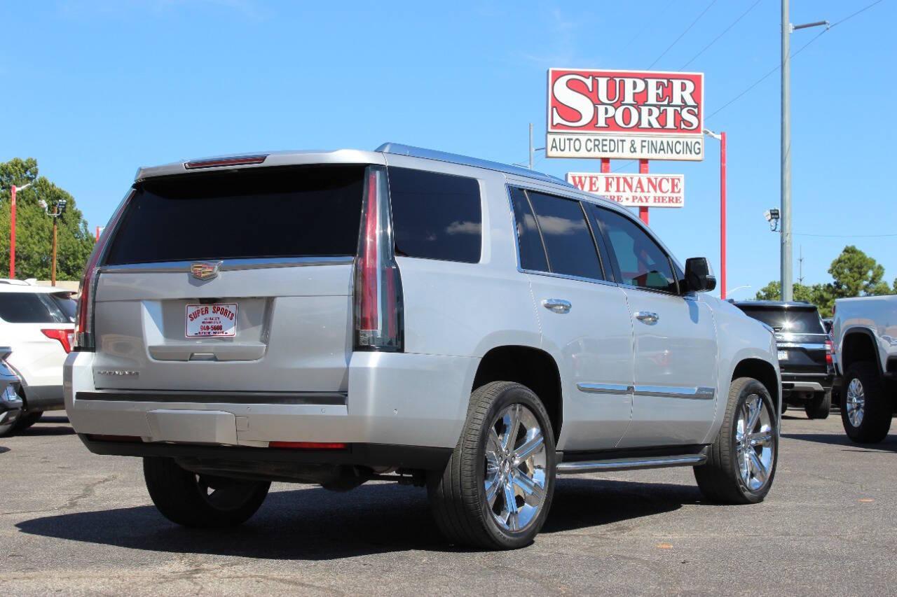 2017 Silver Cadillac Escalade Luxury 4WD (1GYS4BKJ4HR) with an 6.2L V8 6.2L V8 engine, Automatic 8-Speed transmission, located at 4301 NW 39th , Oklahoma City, OK, 73112, (405) 949-5600, 35.512135, -97.598671 - NO DRIVERS LICENCE -NO FULL COVERAGE INSURANCE - NO CREDIT CHECK. COME ON OVER TO SUPERSPORTS, TAKE A LOOK AND TEST DRIVE. PLEASE GIVE US A CALL AT (405) 949-5600. NO LICENCIA DE CONDUCIR - NO SEGURO DE COBERTURA TOTAL - NO VERIFICACION DE CREDITO. VISITENOS EN SUPERSPORTS, MIRE NUESTRO - Photo#3