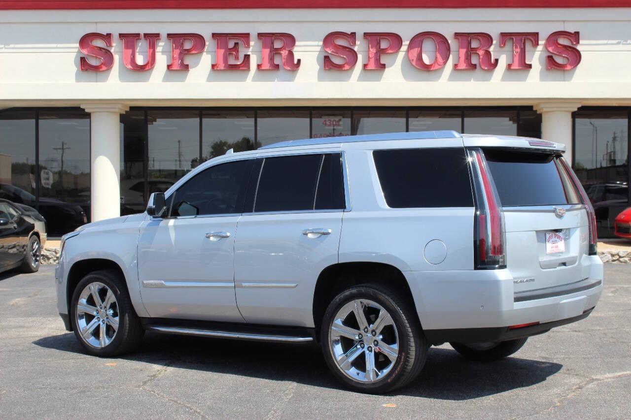 2017 Silver Cadillac Escalade Luxury 4WD (1GYS4BKJ4HR) with an 6.2L V8 6.2L V8 engine, Automatic 8-Speed transmission, located at 4301 NW 39th , Oklahoma City, OK, 73112, (405) 949-5600, 35.512135, -97.598671 - NO DRIVERS LICENCE -NO FULL COVERAGE INSURANCE - NO CREDIT CHECK. COME ON OVER TO SUPERSPORTS, TAKE A LOOK AND TEST DRIVE. PLEASE GIVE US A CALL AT (405) 949-5600. NO LICENCIA DE CONDUCIR - NO SEGURO DE COBERTURA TOTAL - NO VERIFICACION DE CREDITO. VISITENOS EN SUPERSPORTS, MIRE NUESTRO - Photo#4