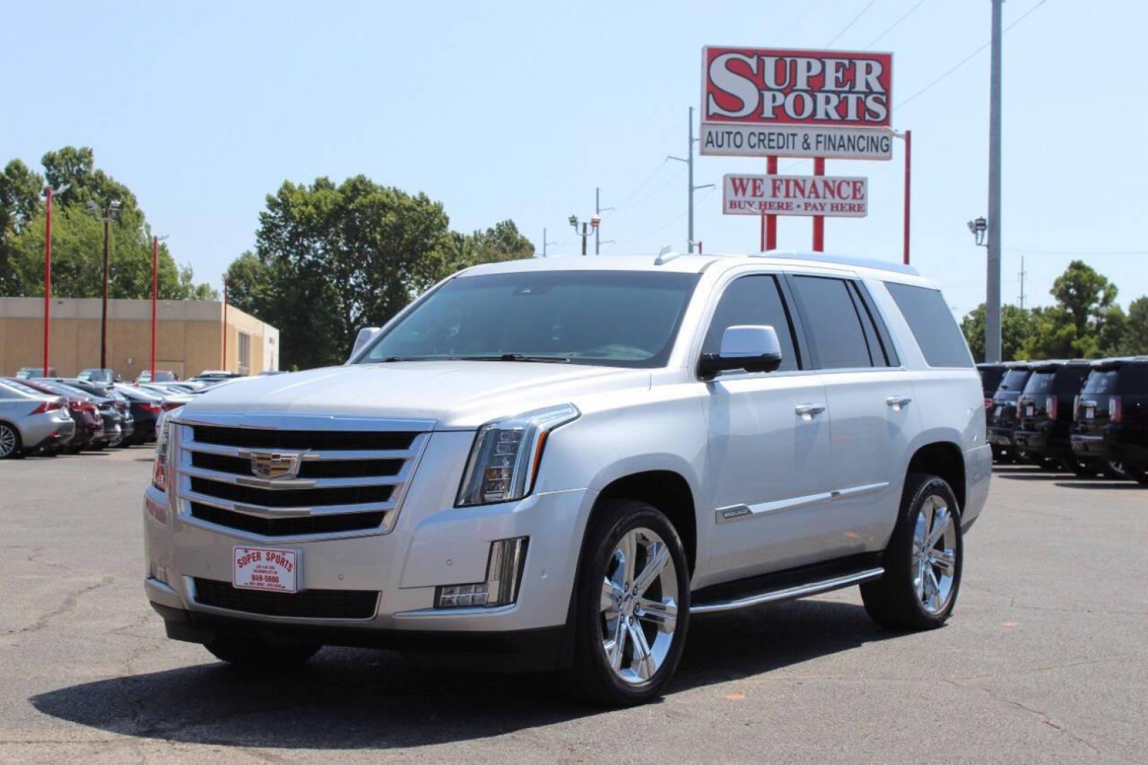 2017 Silver Cadillac Escalade Luxury 4WD (1GYS4BKJ4HR) with an 6.2L V8 OHV 16V FFV engine, 8A transmission, located at 4301 NW 39th , Oklahoma City, OK, 73112, (405) 949-5600, 35.512135, -97.598671 - NO DRIVERS LICENCE -NO FULL COVERAGE INSURANCE - NO CREDIT CHECK. COME ON OVER TO SUPERSPORTS, TAKE A LOOK AND TEST DRIVE. PLEASE GIVE US A CALL AT (405) 949-5600. NO LICENCIA DE CONDUCIR - NO SEGURO DE COBERTURA TOTAL - NO VERIFICACION DE CREDITO. VISITENOS EN SUPERSPORTS, MIRE NUESTRO - Photo#6