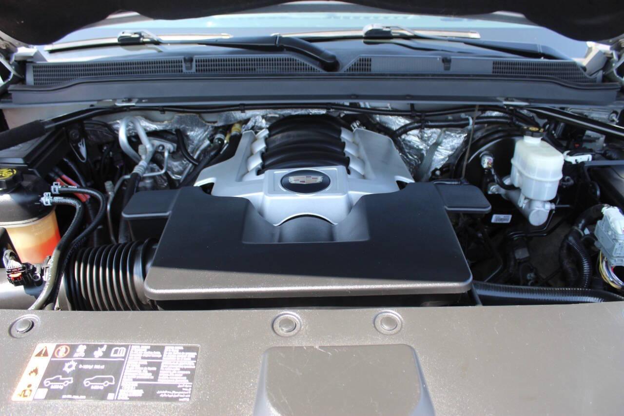 2017 Silver Cadillac Escalade Luxury 4WD (1GYS4BKJ4HR) with an 6.2L V8 6.2L V8 engine, Automatic 8-Speed transmission, located at 4301 NW 39th , Oklahoma City, OK, 73112, (405) 949-5600, 35.512135, -97.598671 - NO DRIVERS LICENCE -NO FULL COVERAGE INSURANCE - NO CREDIT CHECK. COME ON OVER TO SUPERSPORTS, TAKE A LOOK AND TEST DRIVE. PLEASE GIVE US A CALL AT (405) 949-5600. NO LICENCIA DE CONDUCIR - NO SEGURO DE COBERTURA TOTAL - NO VERIFICACION DE CREDITO. VISITENOS EN SUPERSPORTS, MIRE NUESTRO - Photo#7