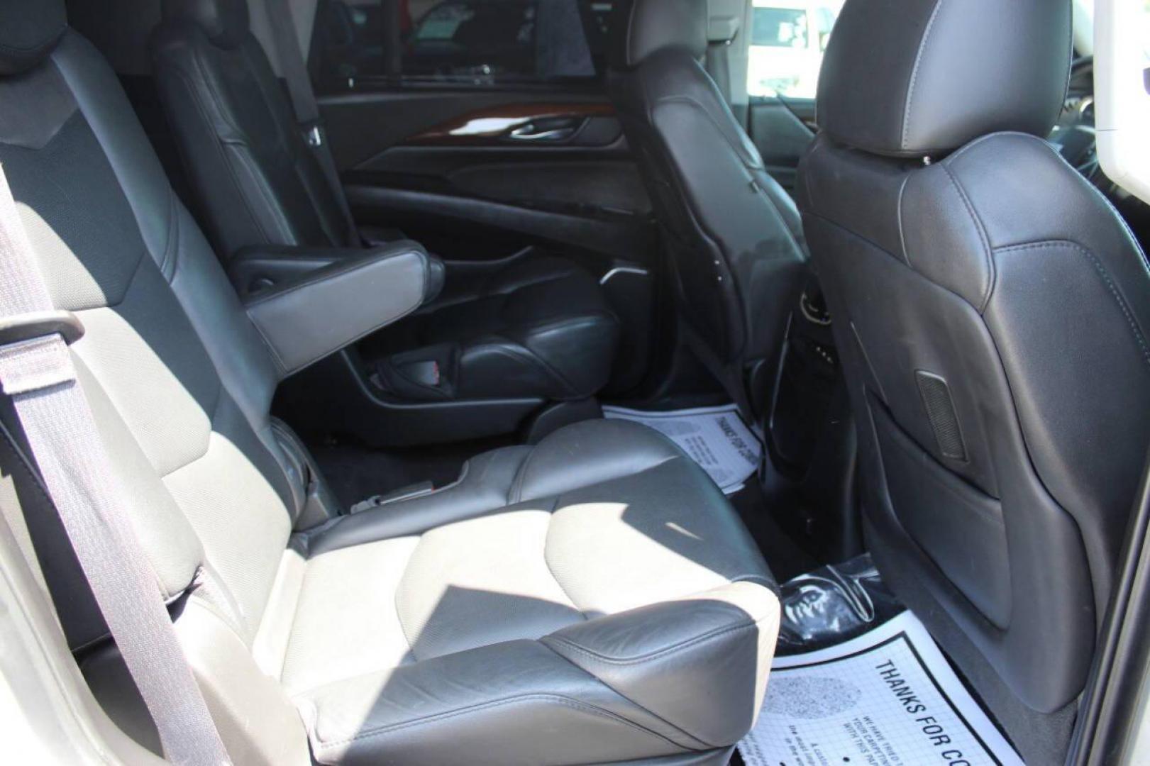 2017 Silver Cadillac Escalade Luxury 4WD (1GYS4BKJ4HR) with an 6.2L V8 OHV 16V FFV engine, 8A transmission, located at 4301 NW 39th , Oklahoma City, OK, 73112, (405) 949-5600, 35.512135, -97.598671 - NO DRIVERS LICENCE -NO FULL COVERAGE INSURANCE - NO CREDIT CHECK. COME ON OVER TO SUPERSPORTS, TAKE A LOOK AND TEST DRIVE. PLEASE GIVE US A CALL AT (405) 949-5600. NO LICENCIA DE CONDUCIR - NO SEGURO DE COBERTURA TOTAL - NO VERIFICACION DE CREDITO. VISITENOS EN SUPERSPORTS, MIRE NUESTRO - Photo#10