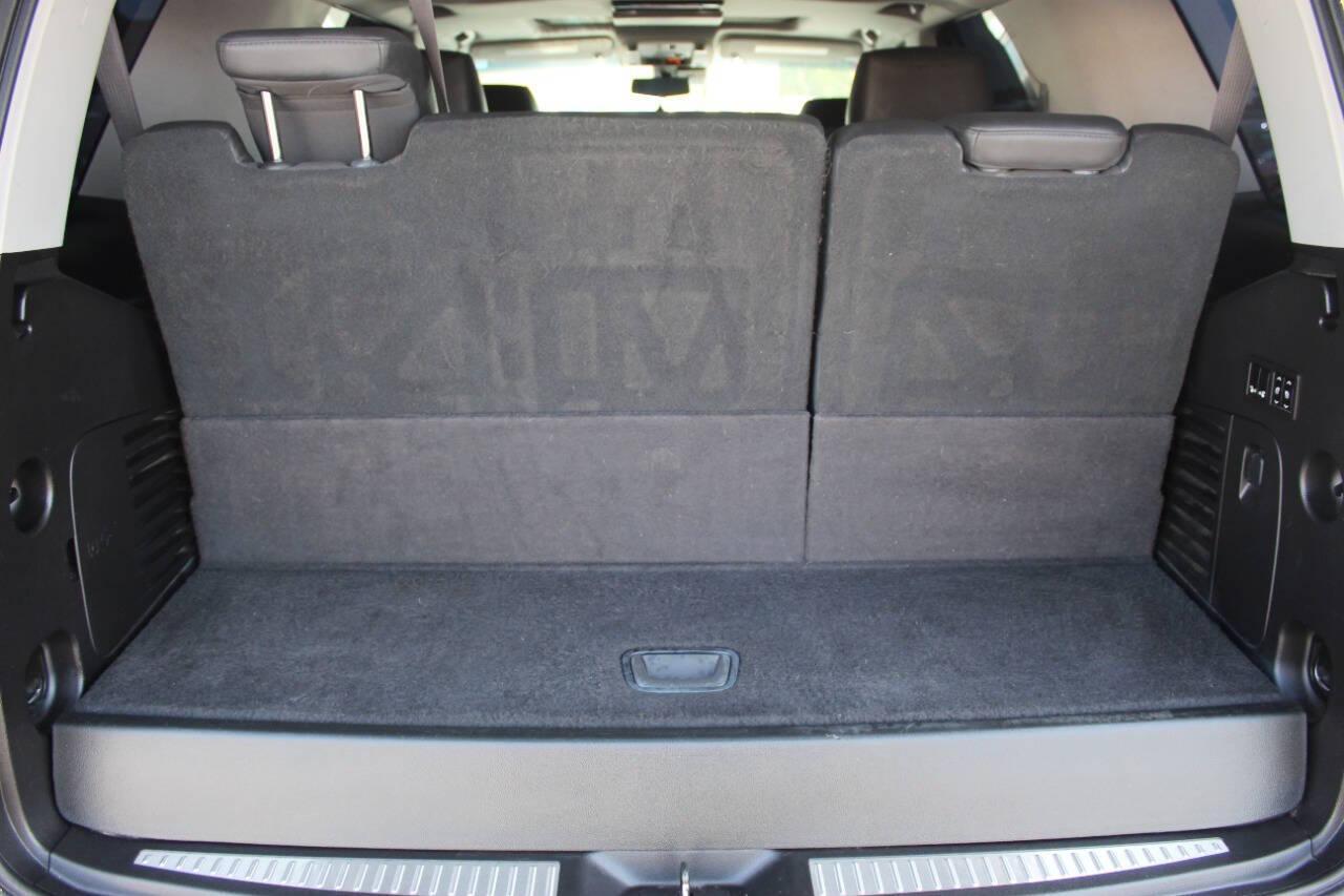 2017 Silver Cadillac Escalade Luxury 4WD (1GYS4BKJ4HR) with an 6.2L V8 6.2L V8 engine, Automatic 8-Speed transmission, located at 4301 NW 39th , Oklahoma City, OK, 73112, (405) 949-5600, 35.512135, -97.598671 - NO DRIVERS LICENCE -NO FULL COVERAGE INSURANCE - NO CREDIT CHECK. COME ON OVER TO SUPERSPORTS, TAKE A LOOK AND TEST DRIVE. PLEASE GIVE US A CALL AT (405) 949-5600. NO LICENCIA DE CONDUCIR - NO SEGURO DE COBERTURA TOTAL - NO VERIFICACION DE CREDITO. VISITENOS EN SUPERSPORTS, MIRE NUESTRO - Photo#12