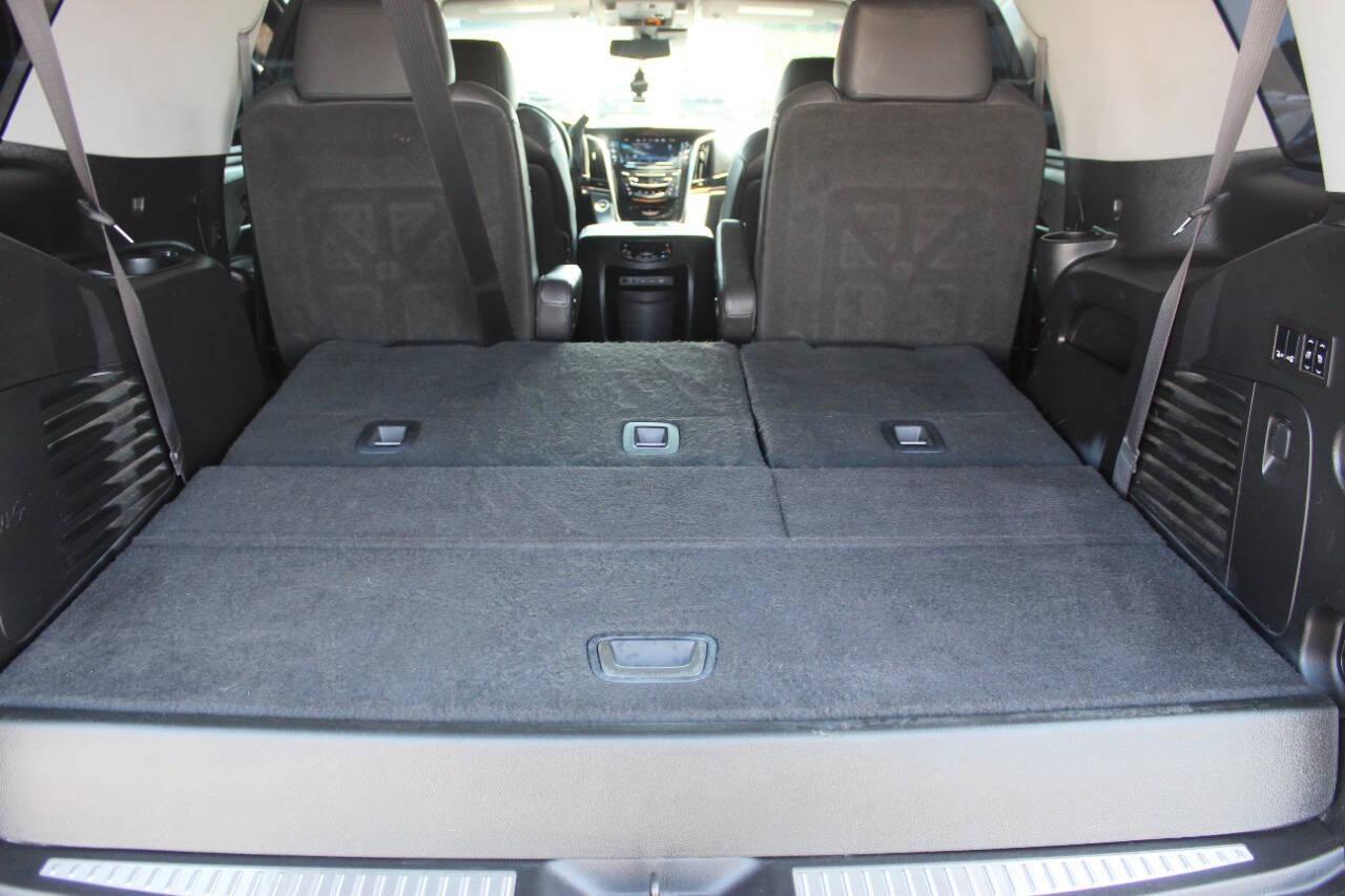 2017 Silver Cadillac Escalade Luxury 4WD (1GYS4BKJ4HR) with an 6.2L V8 6.2L V8 engine, Automatic 8-Speed transmission, located at 4301 NW 39th , Oklahoma City, OK, 73112, (405) 949-5600, 35.512135, -97.598671 - NO DRIVERS LICENCE -NO FULL COVERAGE INSURANCE - NO CREDIT CHECK. COME ON OVER TO SUPERSPORTS, TAKE A LOOK AND TEST DRIVE. PLEASE GIVE US A CALL AT (405) 949-5600. NO LICENCIA DE CONDUCIR - NO SEGURO DE COBERTURA TOTAL - NO VERIFICACION DE CREDITO. VISITENOS EN SUPERSPORTS, MIRE NUESTRO - Photo#13
