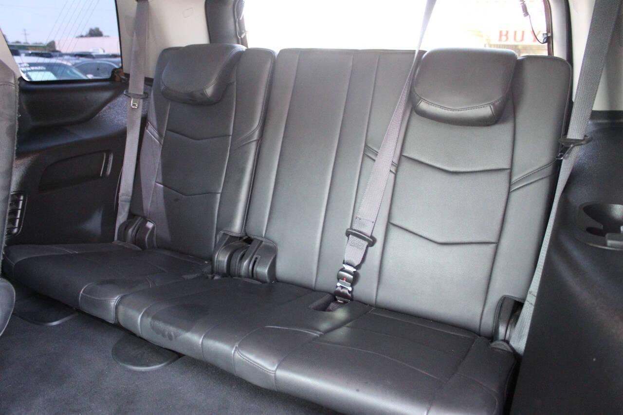 2017 Silver Cadillac Escalade Luxury 4WD (1GYS4BKJ4HR) with an 6.2L V8 6.2L V8 engine, Automatic 8-Speed transmission, located at 4301 NW 39th , Oklahoma City, OK, 73112, (405) 949-5600, 35.512135, -97.598671 - NO DRIVERS LICENCE -NO FULL COVERAGE INSURANCE - NO CREDIT CHECK. COME ON OVER TO SUPERSPORTS, TAKE A LOOK AND TEST DRIVE. PLEASE GIVE US A CALL AT (405) 949-5600. NO LICENCIA DE CONDUCIR - NO SEGURO DE COBERTURA TOTAL - NO VERIFICACION DE CREDITO. VISITENOS EN SUPERSPORTS, MIRE NUESTRO - Photo#14