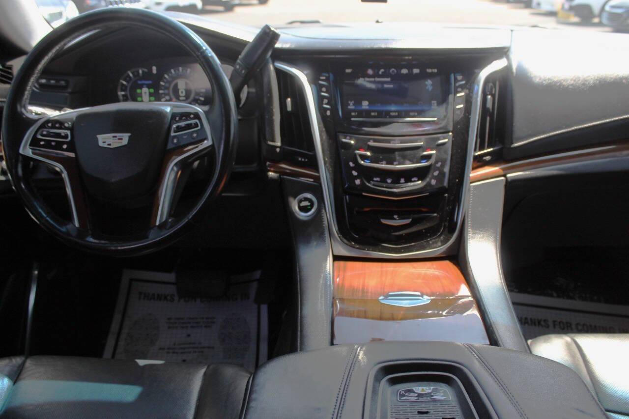 2017 Silver Cadillac Escalade Luxury 4WD (1GYS4BKJ4HR) with an 6.2L V8 6.2L V8 engine, Automatic 8-Speed transmission, located at 4301 NW 39th , Oklahoma City, OK, 73112, (405) 949-5600, 35.512135, -97.598671 - NO DRIVERS LICENCE -NO FULL COVERAGE INSURANCE - NO CREDIT CHECK. COME ON OVER TO SUPERSPORTS, TAKE A LOOK AND TEST DRIVE. PLEASE GIVE US A CALL AT (405) 949-5600. NO LICENCIA DE CONDUCIR - NO SEGURO DE COBERTURA TOTAL - NO VERIFICACION DE CREDITO. VISITENOS EN SUPERSPORTS, MIRE NUESTRO - Photo#21