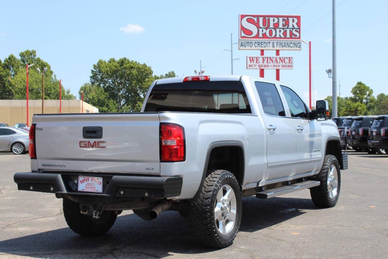 2016 Silver GMC Sierra 3500HD SLT Crew Cab 4WD (1GT12TEG9GF) with an 6.0L V8 OHV 16V FFV engine, 6A transmission, located at 4301 NW 39th , Oklahoma City, OK, 73112, (405) 949-5600, 35.512135, -97.598671 - NO DRIVERS LICENCE -NO FULL COVERAGE INSURANCE - NO CREDIT CHECK. COME ON OVER TO SUPERSPORTS, TAKE A LOOK AND TEST DRIVE. PLEASE GIVE US A CALL AT (405) 949-5600. NO LICENCIA DE CONDUCIR - NO SEGURO DE COBERTURA TOTAL - NO VERIFICACION DE CREDITO. VISITENOS EN SUPERSPORTS, MIRE NUESTRO - Photo#3