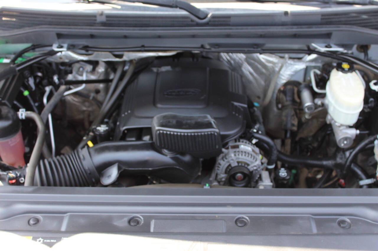 2016 Silver GMC Sierra 3500HD SLT Crew Cab 4WD (1GT12TEG9GF) with an 6.0L V8 OHV 16V FFV engine, 6A transmission, located at 4301 NW 39th , Oklahoma City, OK, 73112, (405) 949-5600, 35.512135, -97.598671 - NO DRIVERS LICENCE -NO FULL COVERAGE INSURANCE - NO CREDIT CHECK. COME ON OVER TO SUPERSPORTS, TAKE A LOOK AND TEST DRIVE. PLEASE GIVE US A CALL AT (405) 949-5600. NO LICENCIA DE CONDUCIR - NO SEGURO DE COBERTURA TOTAL - NO VERIFICACION DE CREDITO. VISITENOS EN SUPERSPORTS, MIRE NUESTRO - Photo#7