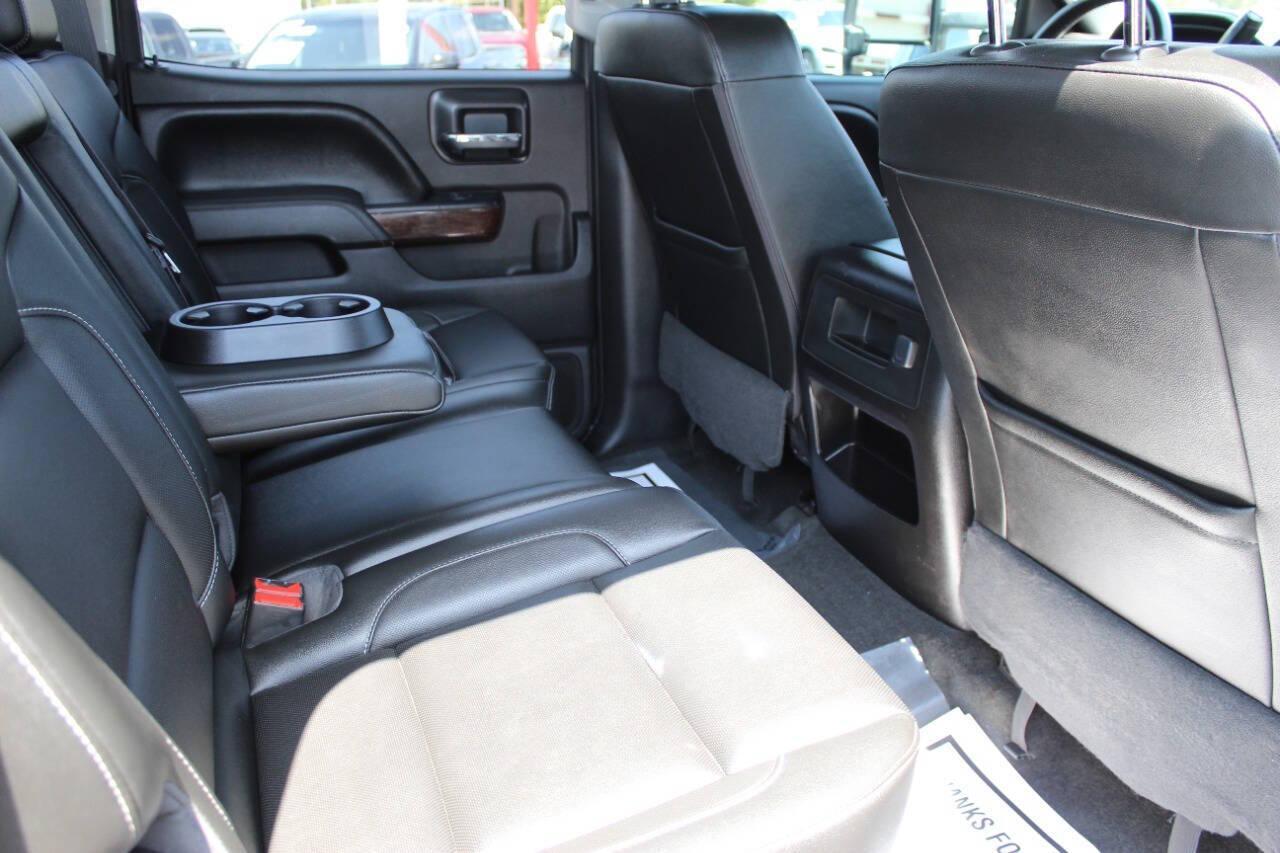 2016 Silver GMC Sierra 3500HD SLT Crew Cab 4WD (1GT12TEG9GF) with an 6.0L V8 OHV 16V FFV engine, 6A transmission, located at 4301 NW 39th , Oklahoma City, OK, 73112, (405) 949-5600, 35.512135, -97.598671 - NO DRIVERS LICENCE -NO FULL COVERAGE INSURANCE - NO CREDIT CHECK. COME ON OVER TO SUPERSPORTS, TAKE A LOOK AND TEST DRIVE. PLEASE GIVE US A CALL AT (405) 949-5600. NO LICENCIA DE CONDUCIR - NO SEGURO DE COBERTURA TOTAL - NO VERIFICACION DE CREDITO. VISITENOS EN SUPERSPORTS, MIRE NUESTRO - Photo#10