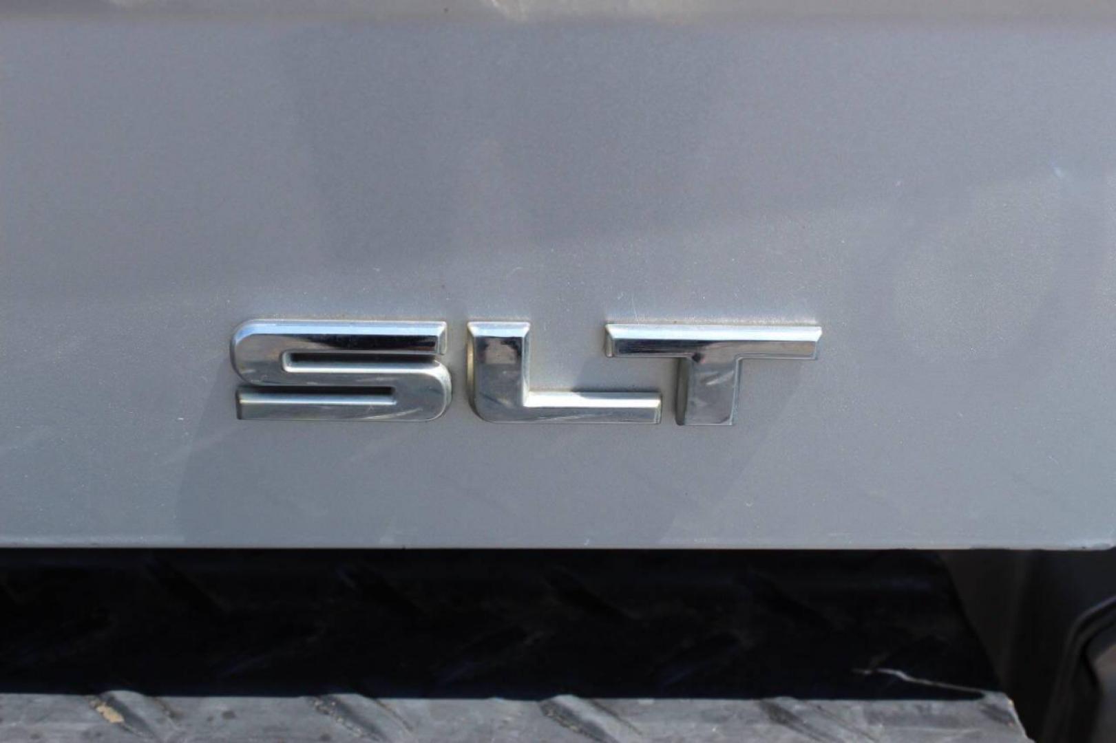 2016 Silver GMC Sierra 3500HD SLT Crew Cab 4WD (1GT12TEG9GF) with an 6.0L V8 OHV 16V FFV engine, 6A transmission, located at 4301 NW 39th , Oklahoma City, OK, 73112, (405) 949-5600, 35.512135, -97.598671 - NO DRIVERS LICENCE -NO FULL COVERAGE INSURANCE - NO CREDIT CHECK. COME ON OVER TO SUPERSPORTS, TAKE A LOOK AND TEST DRIVE. PLEASE GIVE US A CALL AT (405) 949-5600. NO LICENCIA DE CONDUCIR - NO SEGURO DE COBERTURA TOTAL - NO VERIFICACION DE CREDITO. VISITENOS EN SUPERSPORTS, MIRE NUESTRO - Photo#12