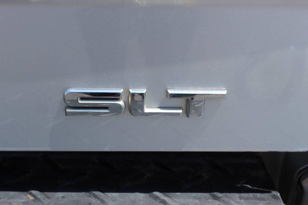 2016 Silver GMC Sierra 3500HD SLT Crew Cab 4WD (1GT12TEG9GF) with an 6.0L V8 OHV 16V FFV engine, 6A transmission, located at 4301 NW 39th , Oklahoma City, OK, 73112, (405) 949-5600, 35.512135, -97.598671 - NO DRIVERS LICENCE -NO FULL COVERAGE INSURANCE - NO CREDIT CHECK. COME ON OVER TO SUPERSPORTS, TAKE A LOOK AND TEST DRIVE. PLEASE GIVE US A CALL AT (405) 949-5600. NO LICENCIA DE CONDUCIR - NO SEGURO DE COBERTURA TOTAL - NO VERIFICACION DE CREDITO. VISITENOS EN SUPERSPORTS, MIRE NUESTRO - Photo#23