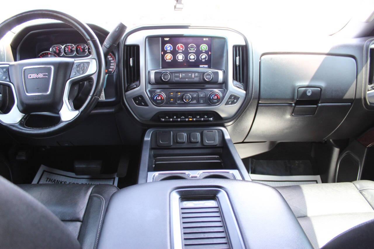 2016 Silver GMC Sierra 3500HD SLT Crew Cab 4WD (1GT12TEG9GF) with an 6.0L V8 OHV 16V FFV engine, 6A transmission, located at 4301 NW 39th , Oklahoma City, OK, 73112, (405) 949-5600, 35.512135, -97.598671 - NO DRIVERS LICENCE -NO FULL COVERAGE INSURANCE - NO CREDIT CHECK. COME ON OVER TO SUPERSPORTS, TAKE A LOOK AND TEST DRIVE. PLEASE GIVE US A CALL AT (405) 949-5600. NO LICENCIA DE CONDUCIR - NO SEGURO DE COBERTURA TOTAL - NO VERIFICACION DE CREDITO. VISITENOS EN SUPERSPORTS, MIRE NUESTRO - Photo#16