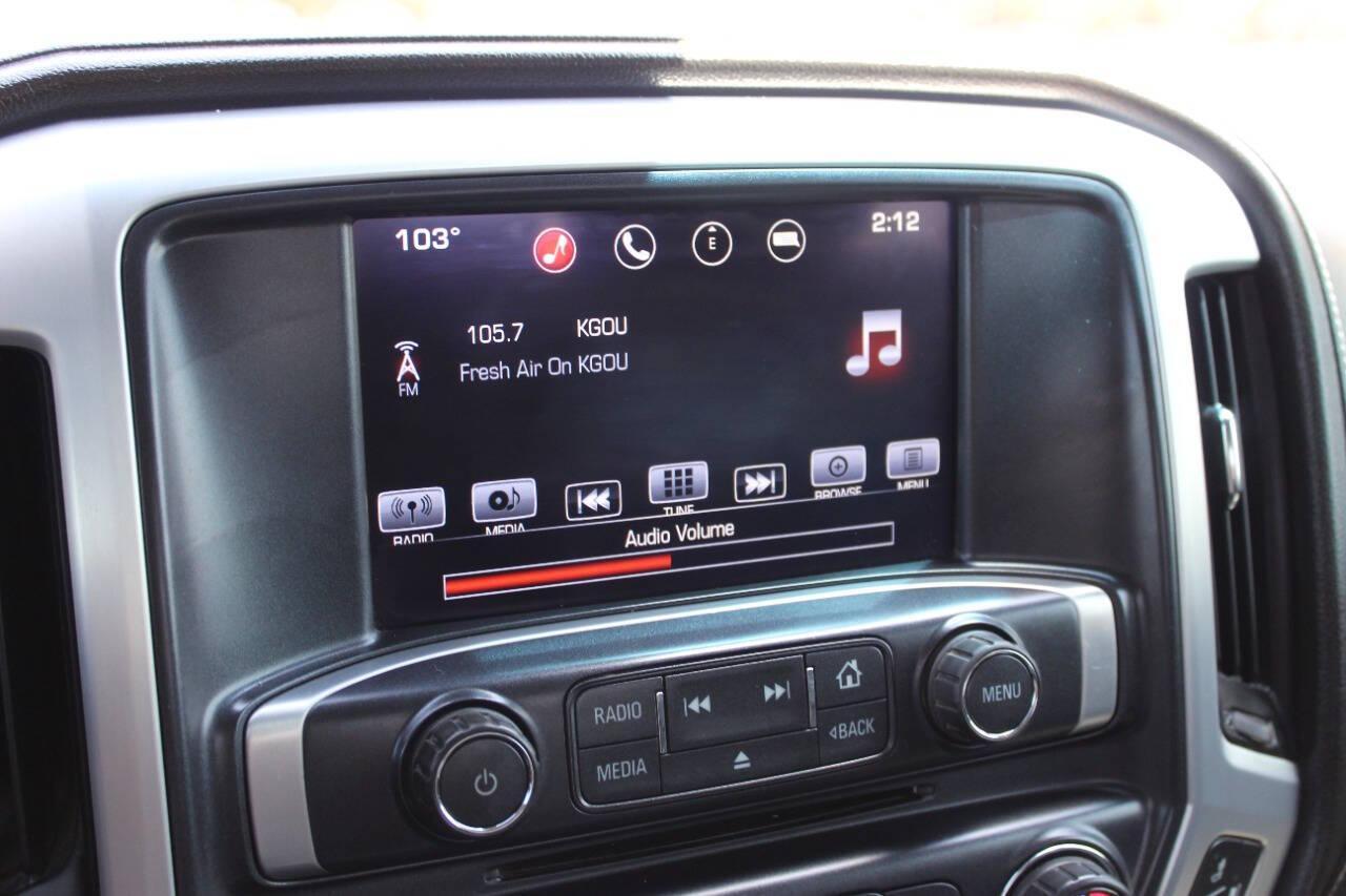 2016 Silver GMC Sierra 3500HD SLT Crew Cab 4WD (1GT12TEG9GF) with an 6.0L V8 OHV 16V FFV engine, 6A transmission, located at 4301 NW 39th , Oklahoma City, OK, 73112, (405) 949-5600, 35.512135, -97.598671 - NO DRIVERS LICENCE -NO FULL COVERAGE INSURANCE - NO CREDIT CHECK. COME ON OVER TO SUPERSPORTS, TAKE A LOOK AND TEST DRIVE. PLEASE GIVE US A CALL AT (405) 949-5600. NO LICENCIA DE CONDUCIR - NO SEGURO DE COBERTURA TOTAL - NO VERIFICACION DE CREDITO. VISITENOS EN SUPERSPORTS, MIRE NUESTRO - Photo#18