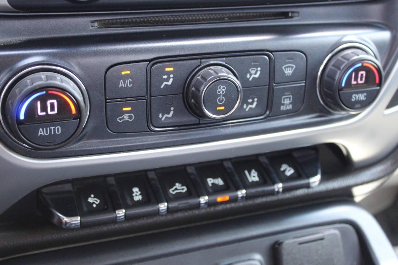 2016 Silver GMC Sierra 3500HD SLT Crew Cab 4WD (1GT12TEG9GF) with an 6.0L V8 OHV 16V FFV engine, 6A transmission, located at 4301 NW 39th , Oklahoma City, OK, 73112, (405) 949-5600, 35.512135, -97.598671 - NO DRIVERS LICENCE -NO FULL COVERAGE INSURANCE - NO CREDIT CHECK. COME ON OVER TO SUPERSPORTS, TAKE A LOOK AND TEST DRIVE. PLEASE GIVE US A CALL AT (405) 949-5600. NO LICENCIA DE CONDUCIR - NO SEGURO DE COBERTURA TOTAL - NO VERIFICACION DE CREDITO. VISITENOS EN SUPERSPORTS, MIRE NUESTRO - Photo#21