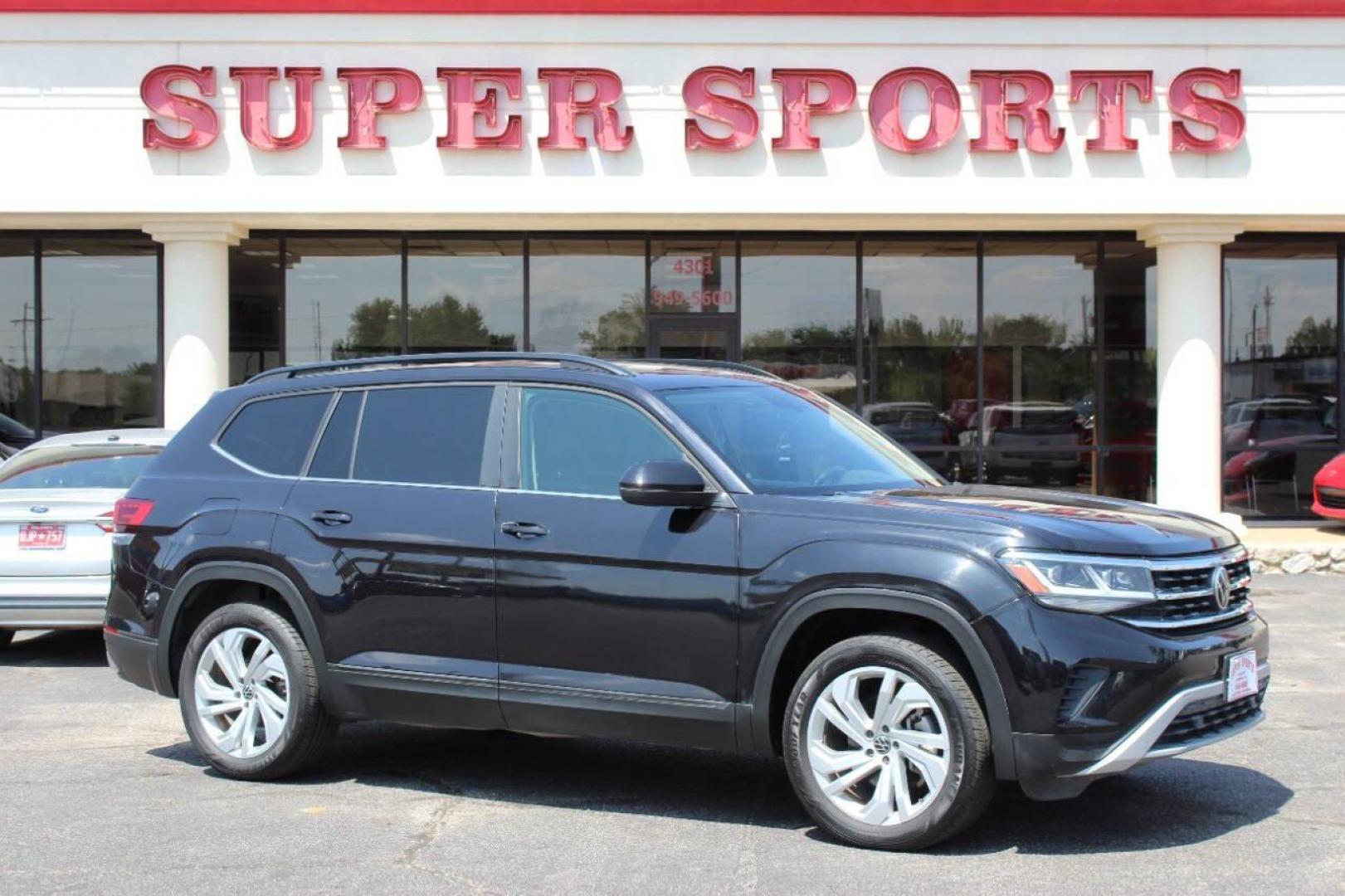 2021 Black Volkswagen Atlas V6 SE w/Technology 4MOTION (1V2KR2CA9MC) with an 3.6L V6 DOHC 24V engine, 8A transmission, located at 4301 NW 39th , Oklahoma City, OK, 73112, (405) 949-5600, 35.512135, -97.598671 - NO DRIVERS LICENCE -NO FULL COVERAGE INSURANCE - NO CREDIT CHECK. COME ON OVER TO SUPERSPORTS, TAKE A LOOK AND TEST DRIVE. PLEASE GIVE US A CALL AT (405) 949-5600. NO LICENCIA DE CONDUCIR - NO SEGURO DE COBERTURA TOTAL - NO VERIFICACION DE CREDITO. VISITENOS EN SUPERSPORTS, MIRE NUESTRO - Photo#0