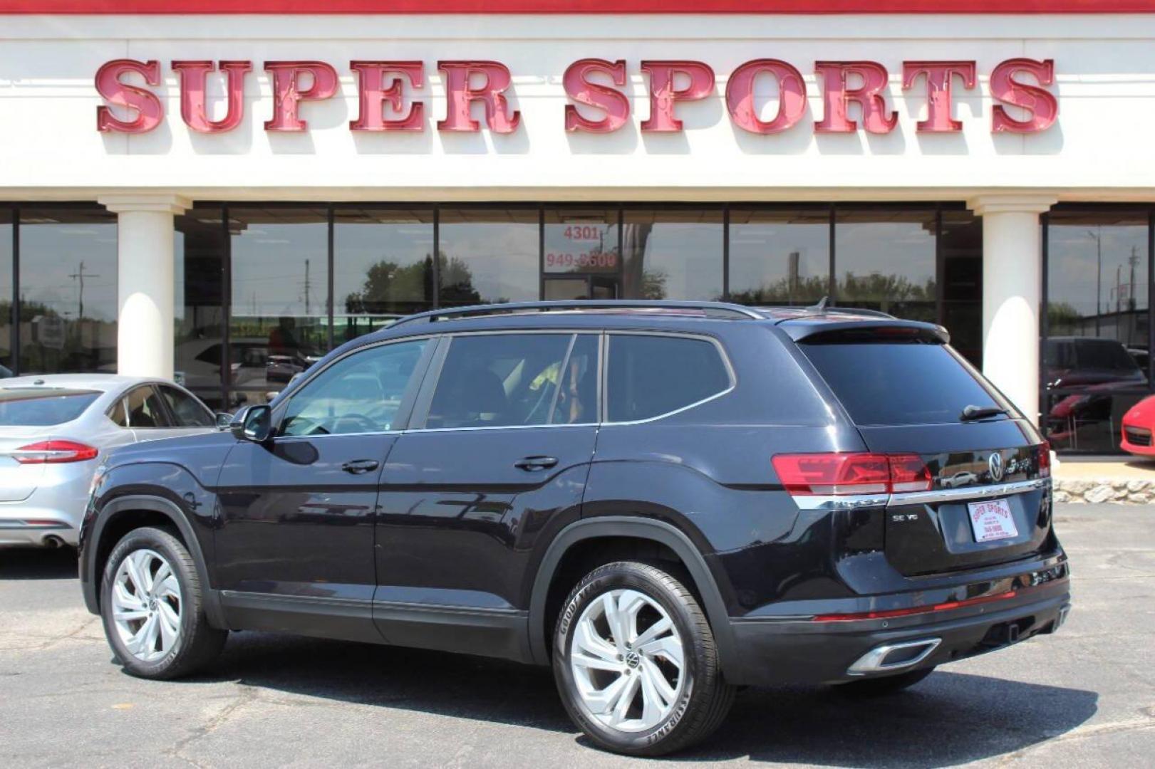 2021 Black Volkswagen Atlas V6 SE w/Technology 4MOTION (1V2KR2CA9MC) with an 3.6L V6 DOHC 24V engine, 8A transmission, located at 4301 NW 39th , Oklahoma City, OK, 73112, (405) 949-5600, 35.512135, -97.598671 - NO DRIVERS LICENCE -NO FULL COVERAGE INSURANCE - NO CREDIT CHECK. COME ON OVER TO SUPERSPORTS, TAKE A LOOK AND TEST DRIVE. PLEASE GIVE US A CALL AT (405) 949-5600. NO LICENCIA DE CONDUCIR - NO SEGURO DE COBERTURA TOTAL - NO VERIFICACION DE CREDITO. VISITENOS EN SUPERSPORTS, MIRE NUESTRO - Photo#4