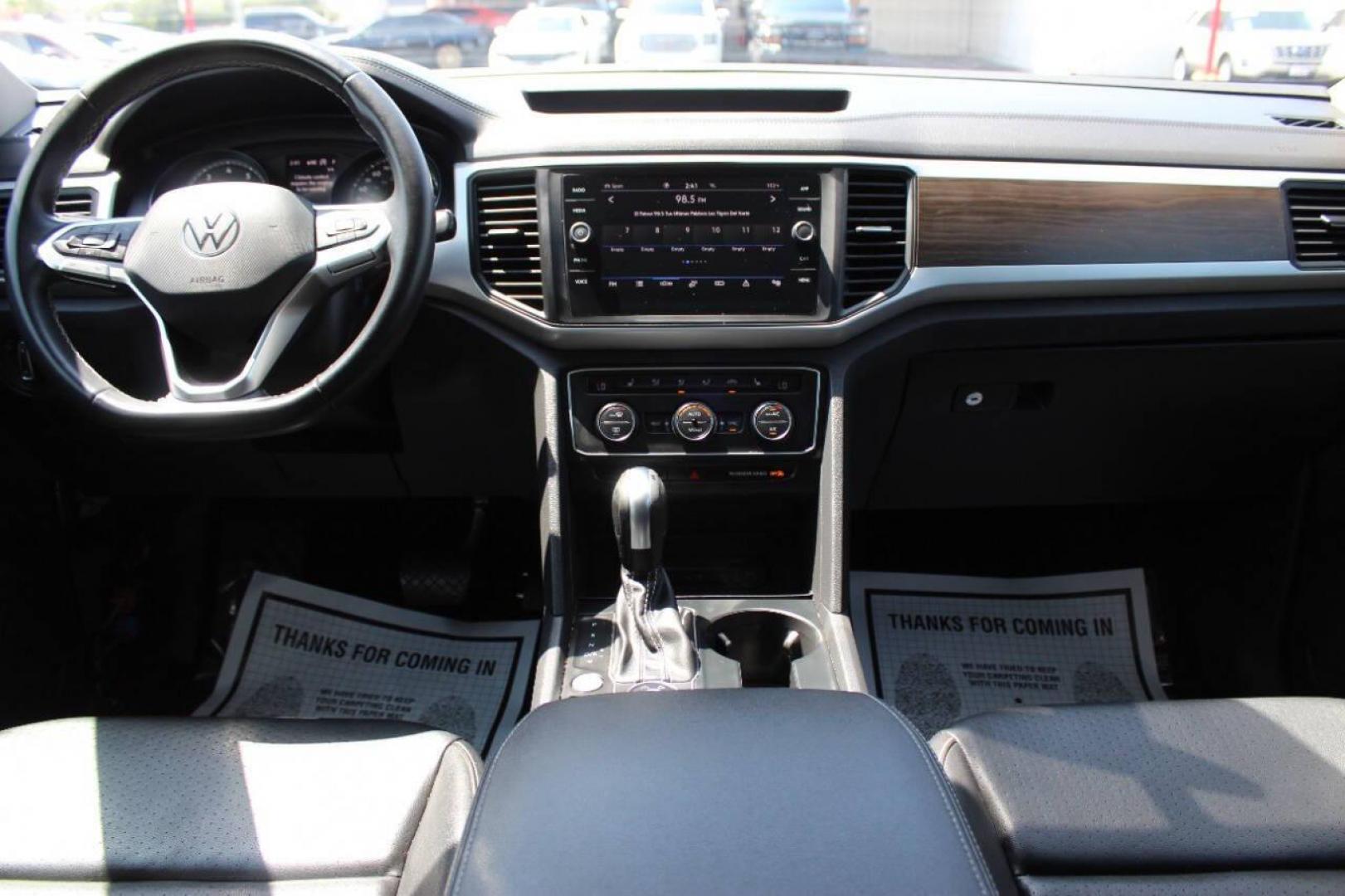 2021 Black Volkswagen Atlas V6 SE w/Technology 4MOTION (1V2KR2CA9MC) with an 3.6L V6 DOHC 24V engine, 8A transmission, located at 4301 NW 39th , Oklahoma City, OK, 73112, (405) 949-5600, 35.512135, -97.598671 - NO DRIVERS LICENCE -NO FULL COVERAGE INSURANCE - NO CREDIT CHECK. COME ON OVER TO SUPERSPORTS, TAKE A LOOK AND TEST DRIVE. PLEASE GIVE US A CALL AT (405) 949-5600. NO LICENCIA DE CONDUCIR - NO SEGURO DE COBERTURA TOTAL - NO VERIFICACION DE CREDITO. VISITENOS EN SUPERSPORTS, MIRE NUESTRO - Photo#19