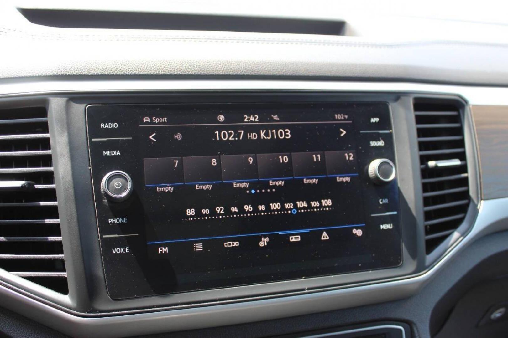 2021 Black Volkswagen Atlas V6 SE w/Technology 4MOTION (1V2KR2CA9MC) with an 3.6L V6 DOHC 24V engine, 8A transmission, located at 4301 NW 39th , Oklahoma City, OK, 73112, (405) 949-5600, 35.512135, -97.598671 - NO DRIVERS LICENCE -NO FULL COVERAGE INSURANCE - NO CREDIT CHECK. COME ON OVER TO SUPERSPORTS, TAKE A LOOK AND TEST DRIVE. PLEASE GIVE US A CALL AT (405) 949-5600. NO LICENCIA DE CONDUCIR - NO SEGURO DE COBERTURA TOTAL - NO VERIFICACION DE CREDITO. VISITENOS EN SUPERSPORTS, MIRE NUESTRO - Photo#20
