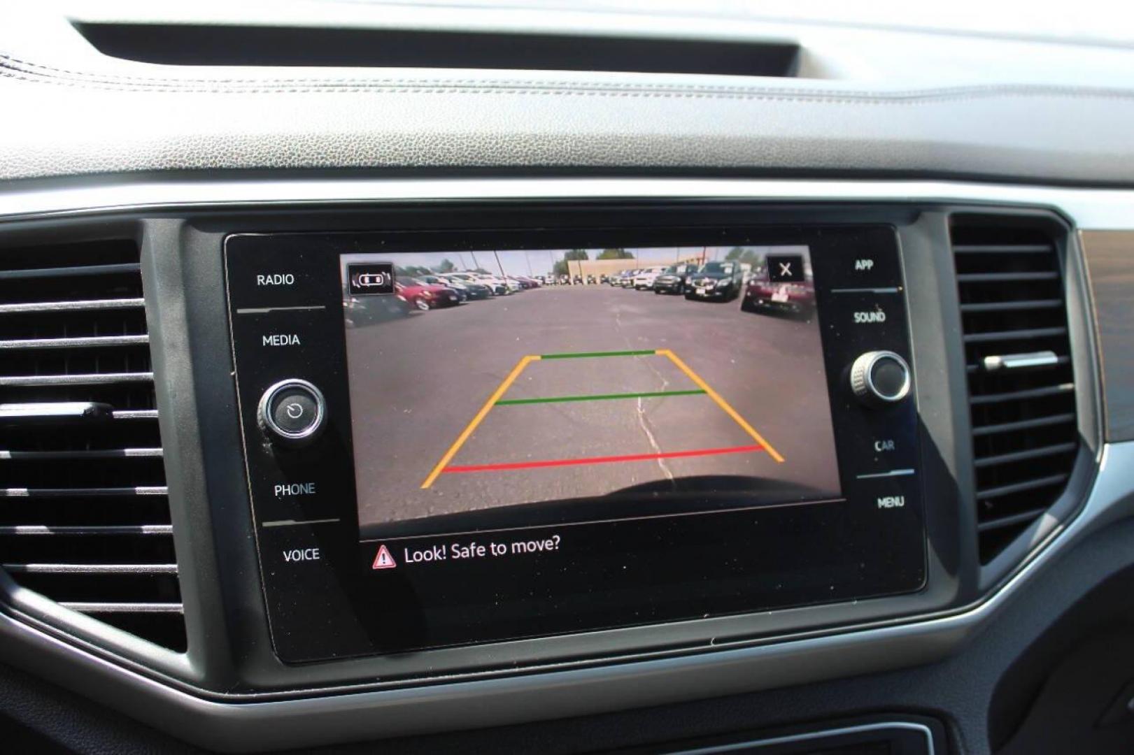 2021 Black Volkswagen Atlas V6 SE w/Technology 4MOTION (1V2KR2CA9MC) with an 3.6L V6 DOHC 24V engine, 8A transmission, located at 4301 NW 39th , Oklahoma City, OK, 73112, (405) 949-5600, 35.512135, -97.598671 - NO DRIVERS LICENCE -NO FULL COVERAGE INSURANCE - NO CREDIT CHECK. COME ON OVER TO SUPERSPORTS, TAKE A LOOK AND TEST DRIVE. PLEASE GIVE US A CALL AT (405) 949-5600. NO LICENCIA DE CONDUCIR - NO SEGURO DE COBERTURA TOTAL - NO VERIFICACION DE CREDITO. VISITENOS EN SUPERSPORTS, MIRE NUESTRO - Photo#21