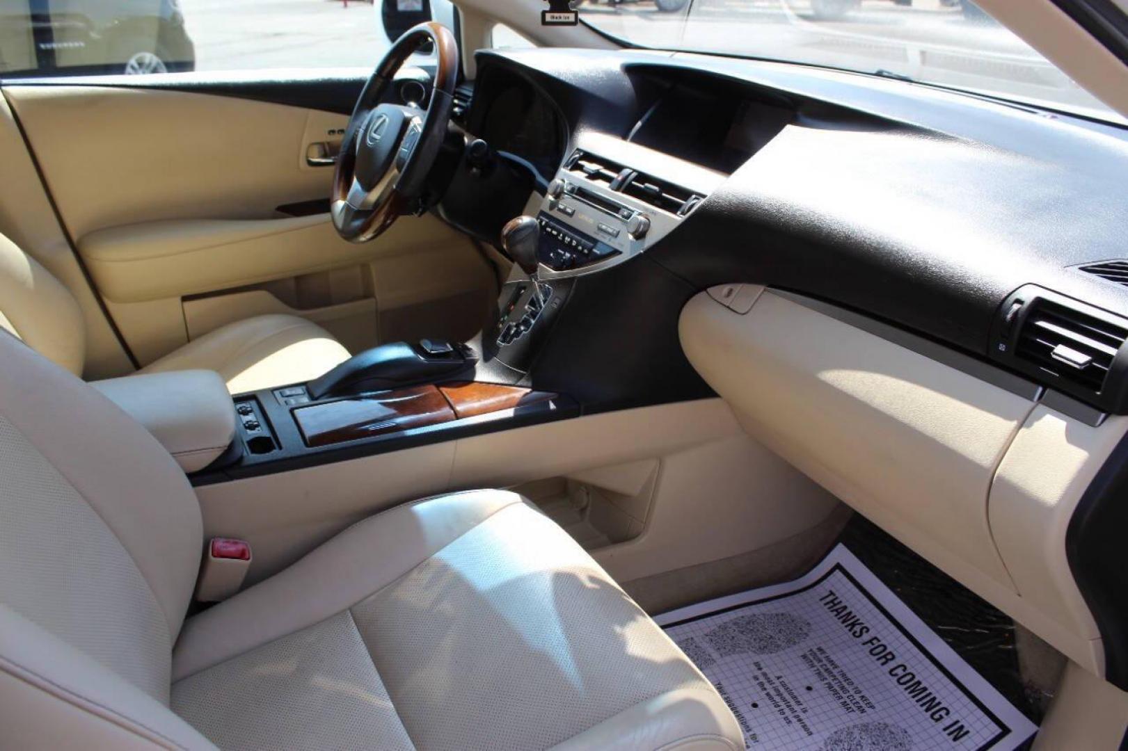 2013 White Lexus RX 350 FWD (2T2ZK1BA2DC) with an 3.5L V6 DOHC 24V engine, 5-Speed Automatic transmission, located at 4301 NW 39th , Oklahoma City, OK, 73112, (405) 949-5600, 35.512135, -97.598671 - NO DRIVERS LICENCE -NO FULL COVERAGE INSURANCE - NO CREDIT CHECK. COME ON OVER TO SUPERSPORTS, TAKE A LOOK AND TEST DRIVE. PLEASE GIVE US A CALL AT (405) 949-5600. NO LICENCIA DE CONDUCIR - NO SEGURO DE COBERTURA TOTAL - NO VERIFICACION DE CREDITO. VISITENOS EN SUPERSPORTS, MIRE NUESTRO - Photo#8
