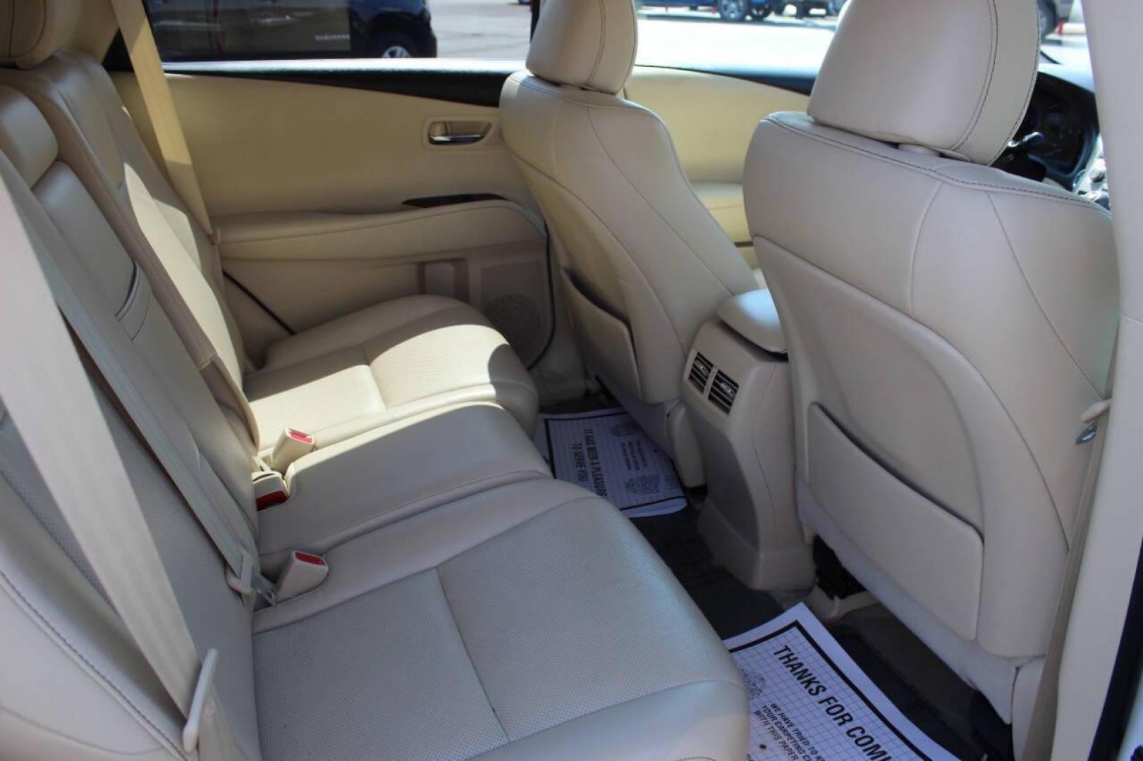 2013 White Lexus RX 350 FWD (2T2ZK1BA2DC) with an 3.5L V6 DOHC 24V engine, 5-Speed Automatic transmission, located at 4301 NW 39th , Oklahoma City, OK, 73112, (405) 949-5600, 35.512135, -97.598671 - NO DRIVERS LICENCE -NO FULL COVERAGE INSURANCE - NO CREDIT CHECK. COME ON OVER TO SUPERSPORTS, TAKE A LOOK AND TEST DRIVE. PLEASE GIVE US A CALL AT (405) 949-5600. NO LICENCIA DE CONDUCIR - NO SEGURO DE COBERTURA TOTAL - NO VERIFICACION DE CREDITO. VISITENOS EN SUPERSPORTS, MIRE NUESTRO - Photo#10