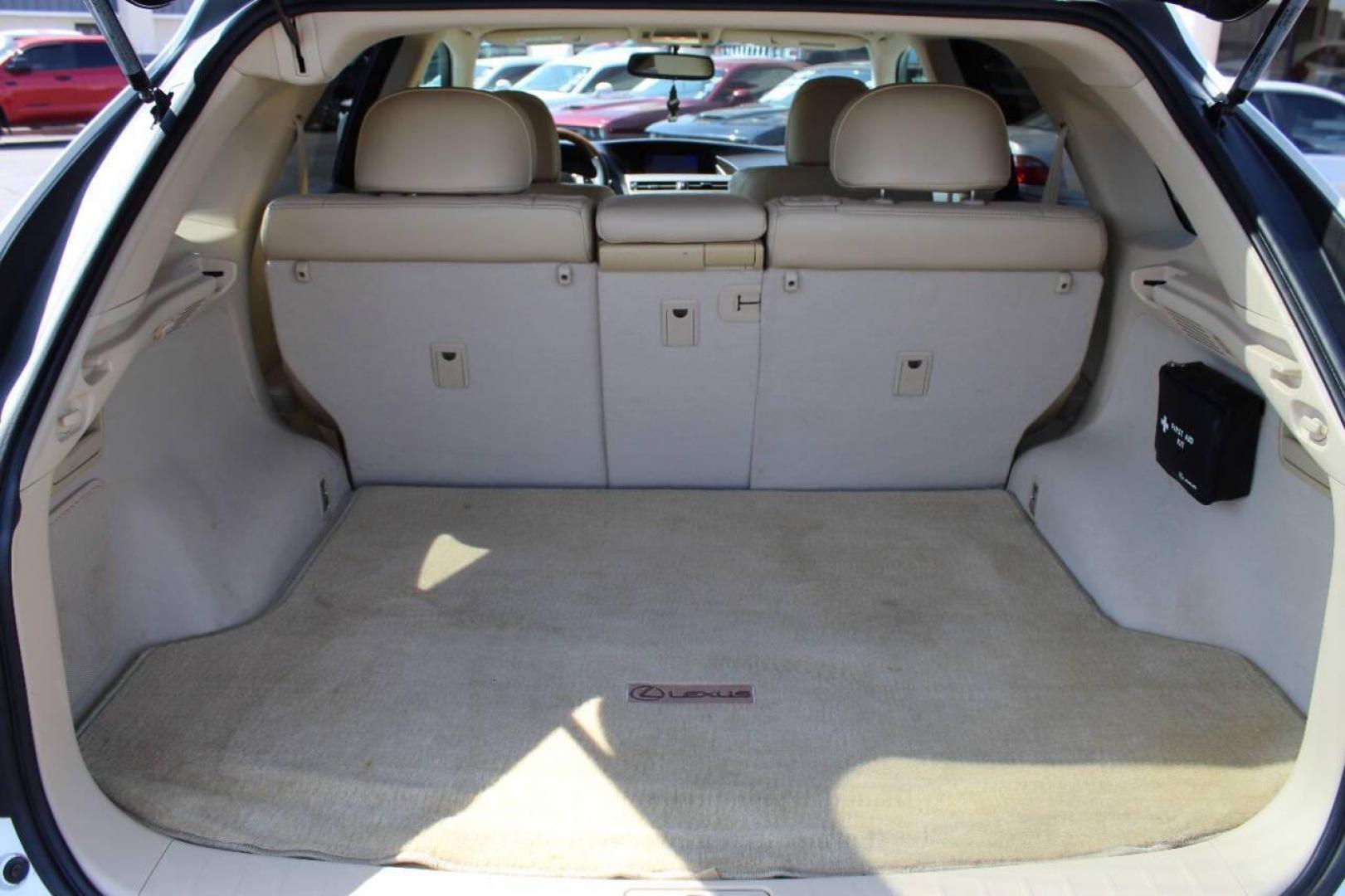 2013 White Lexus RX 350 FWD (2T2ZK1BA2DC) with an 3.5L V6 DOHC 24V engine, 5-Speed Automatic transmission, located at 4301 NW 39th , Oklahoma City, OK, 73112, (405) 949-5600, 35.512135, -97.598671 - NO DRIVERS LICENCE -NO FULL COVERAGE INSURANCE - NO CREDIT CHECK. COME ON OVER TO SUPERSPORTS, TAKE A LOOK AND TEST DRIVE. PLEASE GIVE US A CALL AT (405) 949-5600. NO LICENCIA DE CONDUCIR - NO SEGURO DE COBERTURA TOTAL - NO VERIFICACION DE CREDITO. VISITENOS EN SUPERSPORTS, MIRE NUESTRO - Photo#12