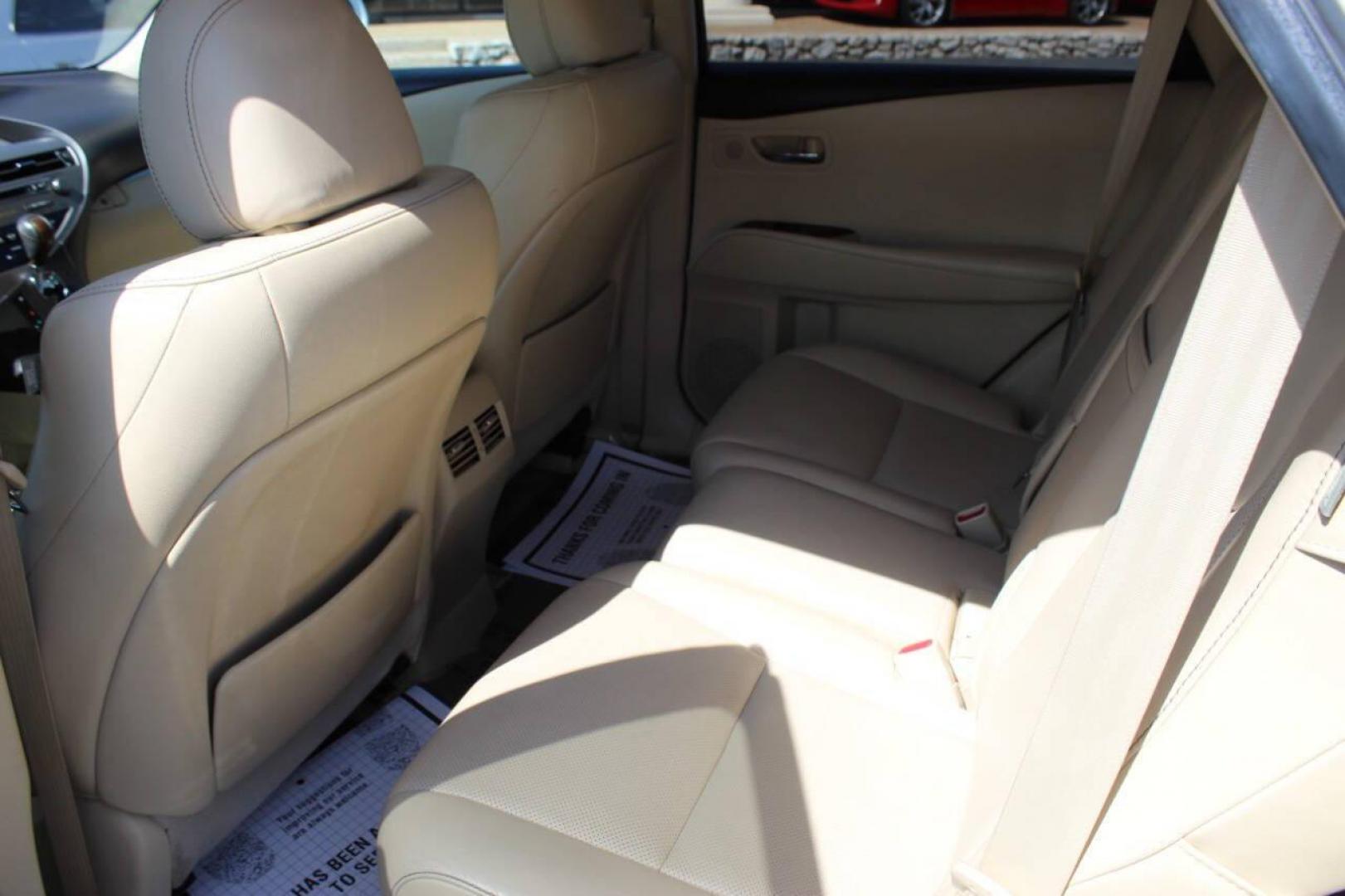 2013 White Lexus RX 350 FWD (2T2ZK1BA2DC) with an 3.5L V6 DOHC 24V engine, 5-Speed Automatic transmission, located at 4301 NW 39th , Oklahoma City, OK, 73112, (405) 949-5600, 35.512135, -97.598671 - NO DRIVERS LICENCE -NO FULL COVERAGE INSURANCE - NO CREDIT CHECK. COME ON OVER TO SUPERSPORTS, TAKE A LOOK AND TEST DRIVE. PLEASE GIVE US A CALL AT (405) 949-5600. NO LICENCIA DE CONDUCIR - NO SEGURO DE COBERTURA TOTAL - NO VERIFICACION DE CREDITO. VISITENOS EN SUPERSPORTS, MIRE NUESTRO - Photo#13