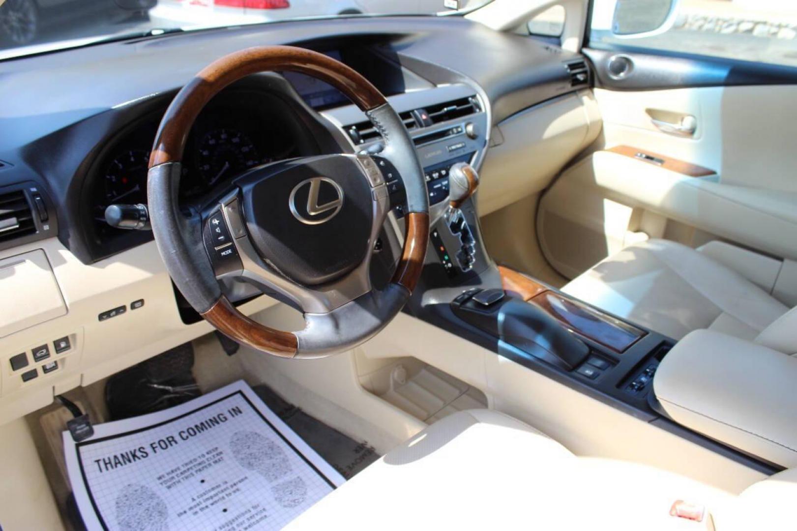 2013 White Lexus RX 350 FWD (2T2ZK1BA2DC) with an 3.5L V6 DOHC 24V engine, 5-Speed Automatic transmission, located at 4301 NW 39th , Oklahoma City, OK, 73112, (405) 949-5600, 35.512135, -97.598671 - NO DRIVERS LICENCE -NO FULL COVERAGE INSURANCE - NO CREDIT CHECK. COME ON OVER TO SUPERSPORTS, TAKE A LOOK AND TEST DRIVE. PLEASE GIVE US A CALL AT (405) 949-5600. NO LICENCIA DE CONDUCIR - NO SEGURO DE COBERTURA TOTAL - NO VERIFICACION DE CREDITO. VISITENOS EN SUPERSPORTS, MIRE NUESTRO - Photo#15