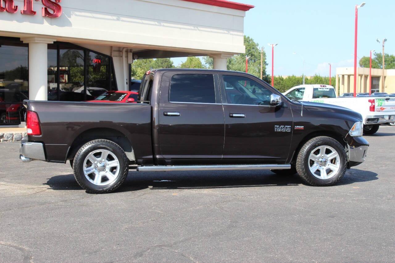 2017 Brown RAM 1500 SLT Crew Cab SWB 4WD (1C6RR7LT7HS) with an 5.7L V8 OHV 16V engine, 8A transmission, located at 4301 NW 39th , Oklahoma City, OK, 73112, (405) 949-5600, 35.512135, -97.598671 - NO DRIVERS LICENCE -NO FULL COVERAGE INSURANCE - NO CREDIT CHECK. COME ON OVER TO SUPERSPORTS, TAKE A LOOK AND TEST DRIVE. PLEASE GIVE US A CALL AT (405) 949-5600. NO LICENCIA DE CONDUCIR - NO SEGURO DE COBERTURA TOTAL - NO VERIFICACION DE CREDITO. VISITENOS EN SUPERSPORTS, MIRE NUESTRO - Photo#2