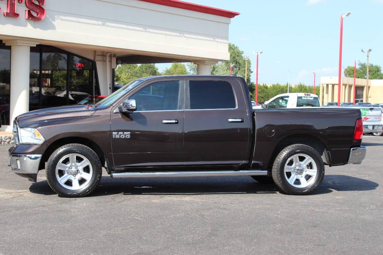 2017 Brown RAM 1500 SLT Crew Cab SWB 4WD (1C6RR7LT7HS) with an 5.7L V8 OHV 16V engine, 8A transmission, located at 4301 NW 39th , Oklahoma City, OK, 73112, (405) 949-5600, 35.512135, -97.598671 - NO DRIVERS LICENCE -NO FULL COVERAGE INSURANCE - NO CREDIT CHECK. COME ON OVER TO SUPERSPORTS, TAKE A LOOK AND TEST DRIVE. PLEASE GIVE US A CALL AT (405) 949-5600. NO LICENCIA DE CONDUCIR - NO SEGURO DE COBERTURA TOTAL - NO VERIFICACION DE CREDITO. VISITENOS EN SUPERSPORTS, MIRE NUESTRO - Photo#5
