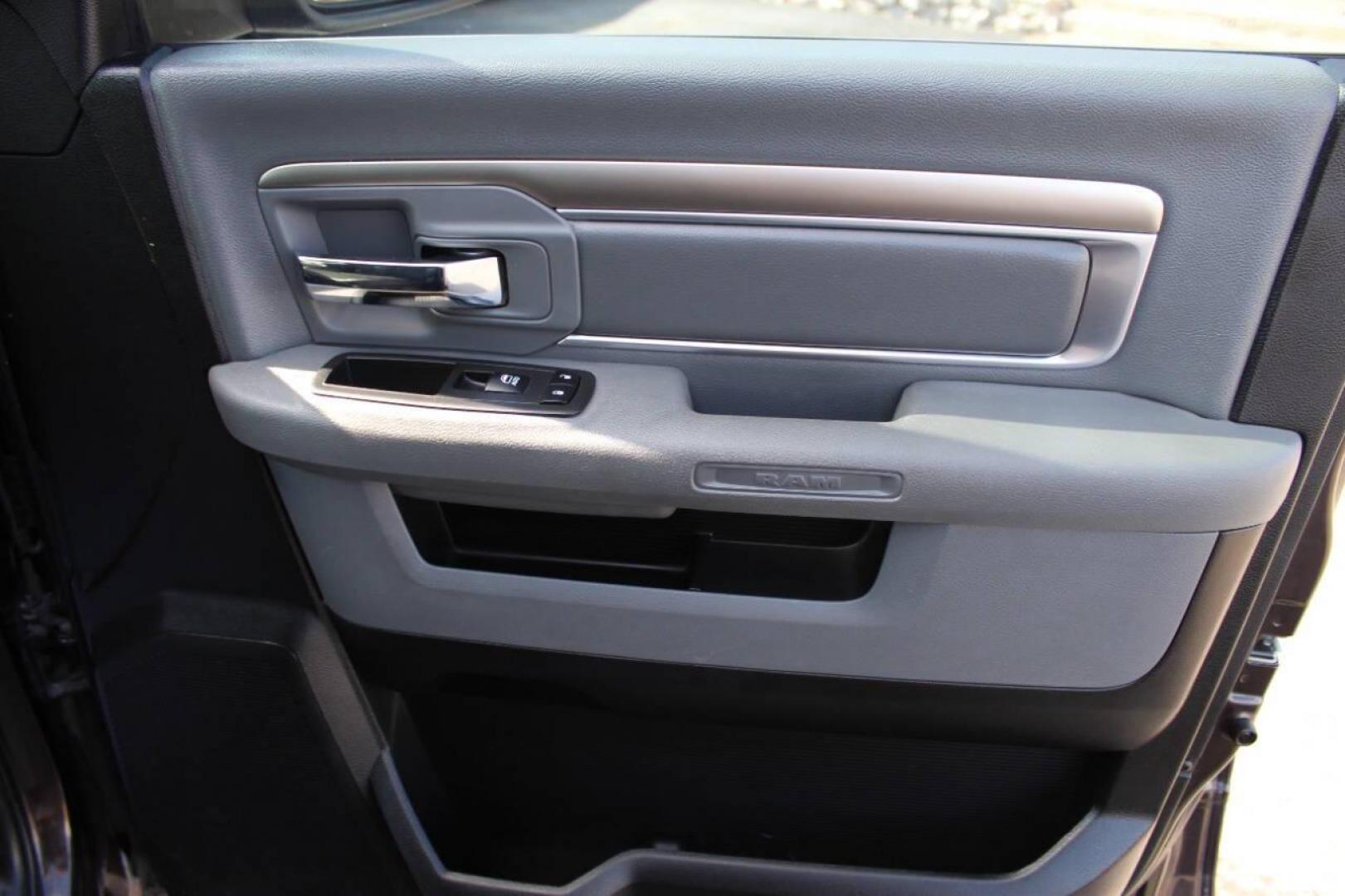 2017 Brown RAM 1500 SLT Crew Cab SWB 4WD (1C6RR7LT7HS) with an 5.7L V8 OHV 16V engine, 8A transmission, located at 4301 NW 39th , Oklahoma City, OK, 73112, (405) 949-5600, 35.512135, -97.598671 - NO DRIVERS LICENCE -NO FULL COVERAGE INSURANCE - NO CREDIT CHECK. COME ON OVER TO SUPERSPORTS, TAKE A LOOK AND TEST DRIVE. PLEASE GIVE US A CALL AT (405) 949-5600. NO LICENCIA DE CONDUCIR - NO SEGURO DE COBERTURA TOTAL - NO VERIFICACION DE CREDITO. VISITENOS EN SUPERSPORTS, MIRE NUESTRO - Photo#9