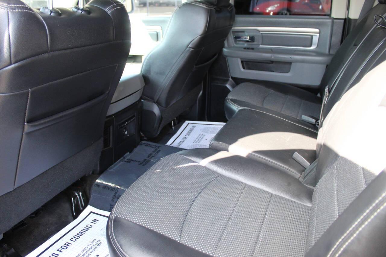 2017 Brown RAM 1500 SLT Crew Cab SWB 4WD (1C6RR7LT7HS) with an 5.7L V8 OHV 16V engine, 8A transmission, located at 4301 NW 39th , Oklahoma City, OK, 73112, (405) 949-5600, 35.512135, -97.598671 - NO DRIVERS LICENCE -NO FULL COVERAGE INSURANCE - NO CREDIT CHECK. COME ON OVER TO SUPERSPORTS, TAKE A LOOK AND TEST DRIVE. PLEASE GIVE US A CALL AT (405) 949-5600. NO LICENCIA DE CONDUCIR - NO SEGURO DE COBERTURA TOTAL - NO VERIFICACION DE CREDITO. VISITENOS EN SUPERSPORTS, MIRE NUESTRO - Photo#12