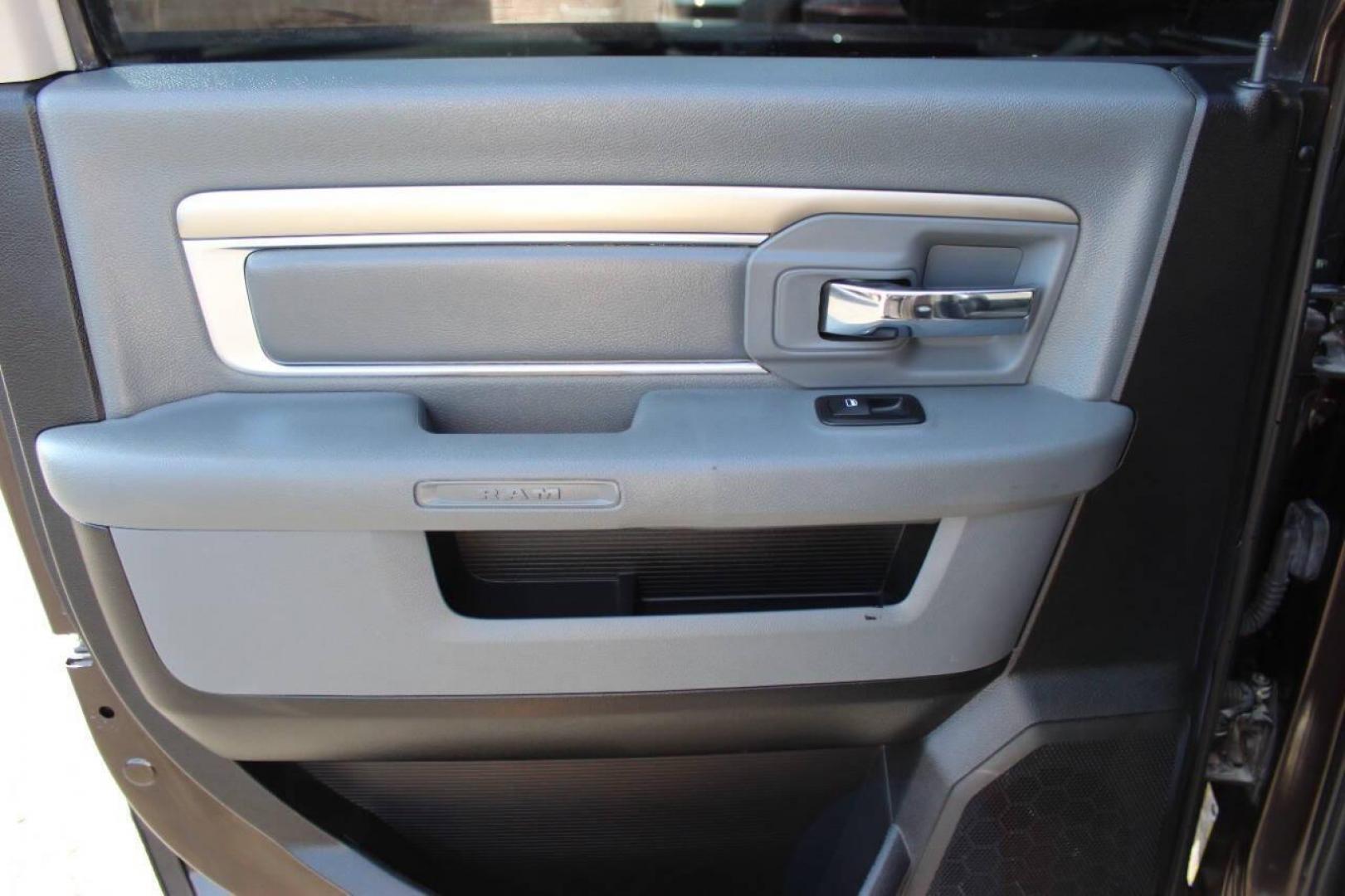 2017 Brown RAM 1500 SLT Crew Cab SWB 4WD (1C6RR7LT7HS) with an 5.7L V8 OHV 16V engine, 8A transmission, located at 4301 NW 39th , Oklahoma City, OK, 73112, (405) 949-5600, 35.512135, -97.598671 - NO DRIVERS LICENCE -NO FULL COVERAGE INSURANCE - NO CREDIT CHECK. COME ON OVER TO SUPERSPORTS, TAKE A LOOK AND TEST DRIVE. PLEASE GIVE US A CALL AT (405) 949-5600. NO LICENCIA DE CONDUCIR - NO SEGURO DE COBERTURA TOTAL - NO VERIFICACION DE CREDITO. VISITENOS EN SUPERSPORTS, MIRE NUESTRO - Photo#13