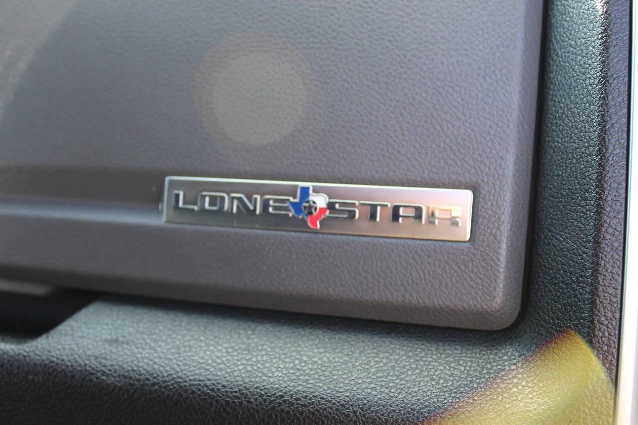 2017 Brown RAM 1500 SLT Crew Cab SWB 4WD (1C6RR7LT7HS) with an 5.7L V8 OHV 16V engine, 8A transmission, located at 4301 NW 39th , Oklahoma City, OK, 73112, (405) 949-5600, 35.512135, -97.598671 - NO DRIVERS LICENCE -NO FULL COVERAGE INSURANCE - NO CREDIT CHECK. COME ON OVER TO SUPERSPORTS, TAKE A LOOK AND TEST DRIVE. PLEASE GIVE US A CALL AT (405) 949-5600. NO LICENCIA DE CONDUCIR - NO SEGURO DE COBERTURA TOTAL - NO VERIFICACION DE CREDITO. VISITENOS EN SUPERSPORTS, MIRE NUESTRO - Photo#17