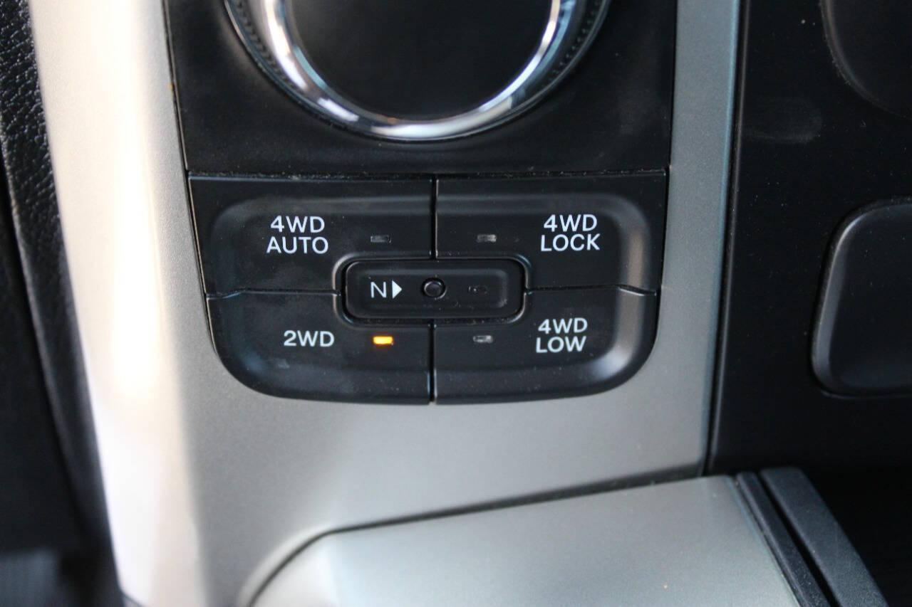 2017 Brown RAM 1500 SLT Crew Cab SWB 4WD (1C6RR7LT7HS) with an 5.7L V8 OHV 16V engine, 8A transmission, located at 4301 NW 39th , Oklahoma City, OK, 73112, (405) 949-5600, 35.512135, -97.598671 - NO DRIVERS LICENCE -NO FULL COVERAGE INSURANCE - NO CREDIT CHECK. COME ON OVER TO SUPERSPORTS, TAKE A LOOK AND TEST DRIVE. PLEASE GIVE US A CALL AT (405) 949-5600. NO LICENCIA DE CONDUCIR - NO SEGURO DE COBERTURA TOTAL - NO VERIFICACION DE CREDITO. VISITENOS EN SUPERSPORTS, MIRE NUESTRO - Photo#21