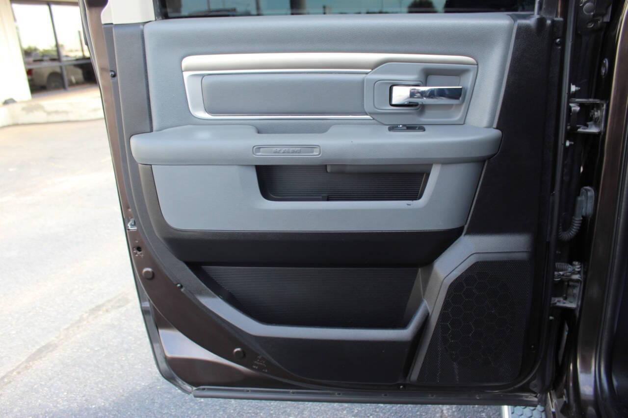 2017 Brown RAM 1500 SLT Crew Cab SWB 4WD (1C6RR7LT7HS) with an 5.7L V8 OHV 16V engine, 8A transmission, located at 4301 NW 39th , Oklahoma City, OK, 73112, (405) 949-5600, 35.512135, -97.598671 - NO DRIVERS LICENCE -NO FULL COVERAGE INSURANCE - NO CREDIT CHECK. COME ON OVER TO SUPERSPORTS, TAKE A LOOK AND TEST DRIVE. PLEASE GIVE US A CALL AT (405) 949-5600. NO LICENCIA DE CONDUCIR - NO SEGURO DE COBERTURA TOTAL - NO VERIFICACION DE CREDITO. VISITENOS EN SUPERSPORTS, MIRE NUESTRO - Photo#13