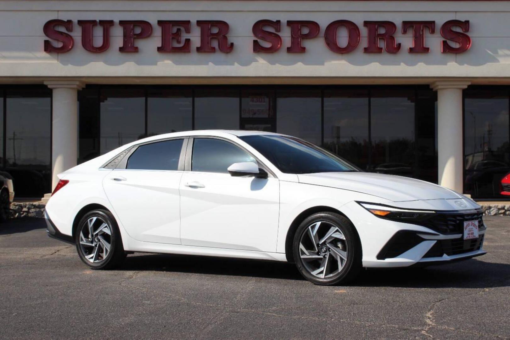 2024 White Hyundai Elantra SEL (KMHLS4DG8RU) with an 2.0L L4 DOHC 16V engine, 6A transmission, located at 4301 NW 39th , Oklahoma City, OK, 73112, (405) 949-5600, 35.512135, -97.598671 - Photo#0