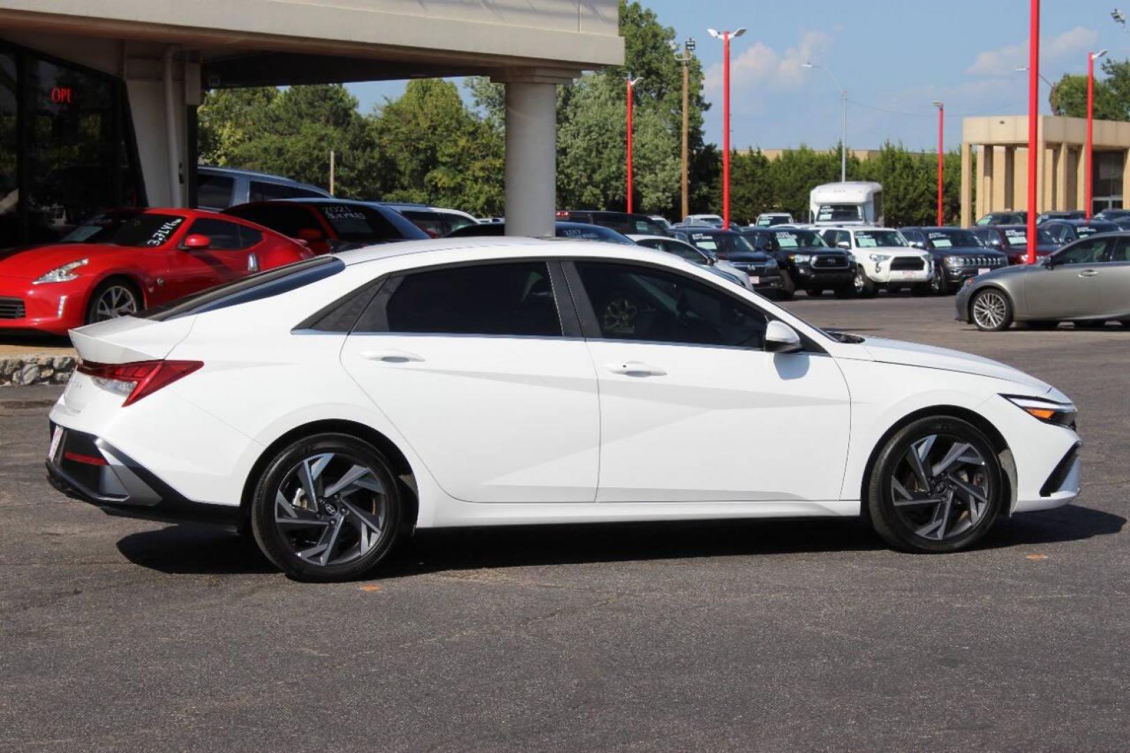 2024 White Hyundai Elantra SEL (KMHLS4DG8RU) with an 2.0L L4 DOHC 16V engine, 6A transmission, located at 4301 NW 39th , Oklahoma City, OK, 73112, (405) 949-5600, 35.512135, -97.598671 - Photo#2