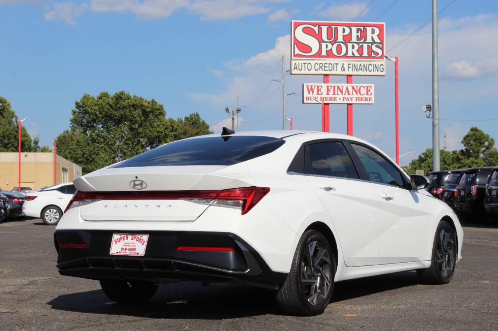 2024 White Hyundai Elantra SEL (KMHLS4DG8RU) with an 2.0L L4 DOHC 16V engine, 6A transmission, located at 4301 NW 39th , Oklahoma City, OK, 73112, (405) 949-5600, 35.512135, -97.598671 - Photo#3