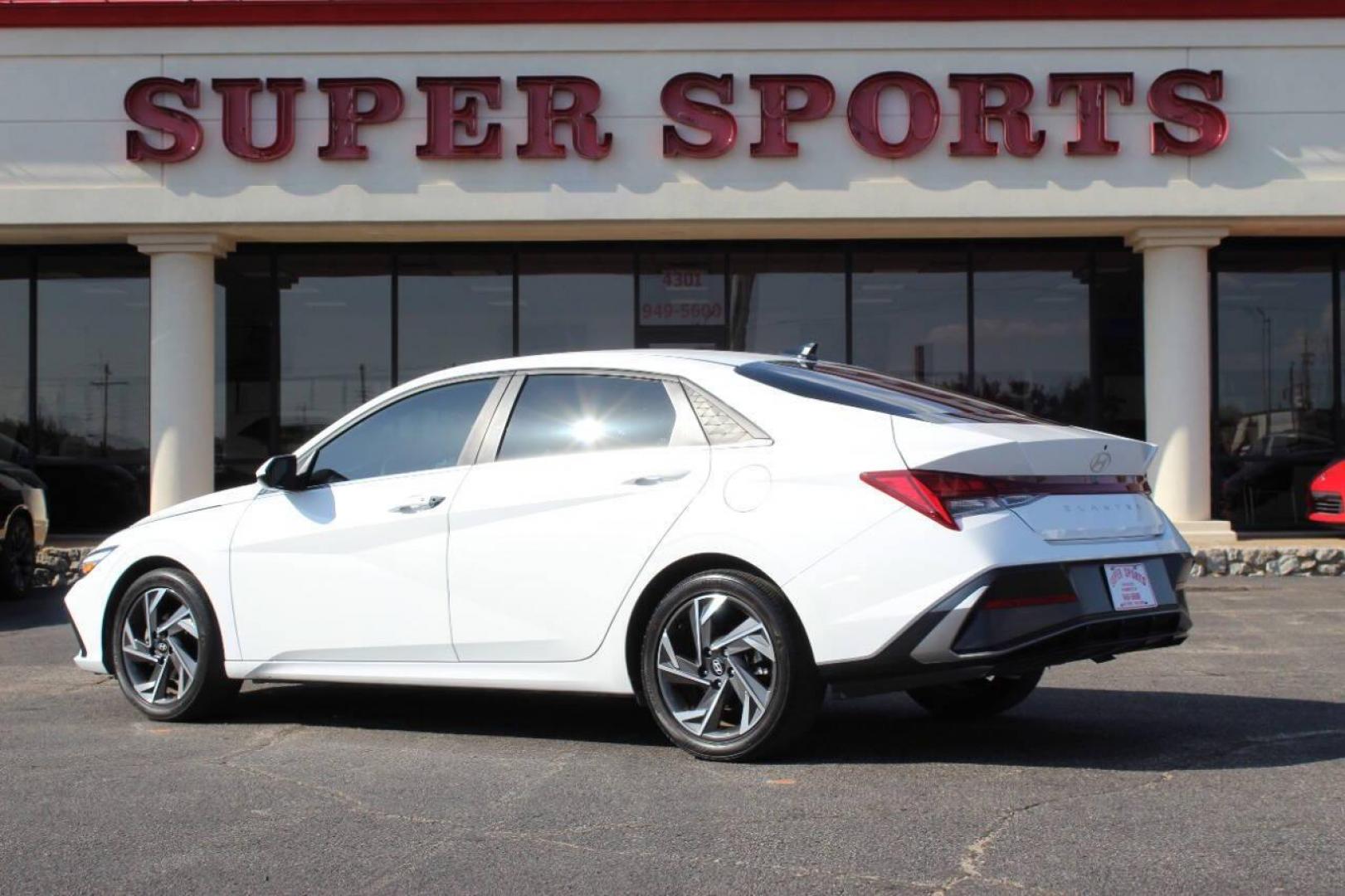 2024 White Hyundai Elantra SEL (KMHLS4DG8RU) with an 2.0L L4 DOHC 16V engine, 6A transmission, located at 4301 NW 39th , Oklahoma City, OK, 73112, (405) 949-5600, 35.512135, -97.598671 - Photo#4