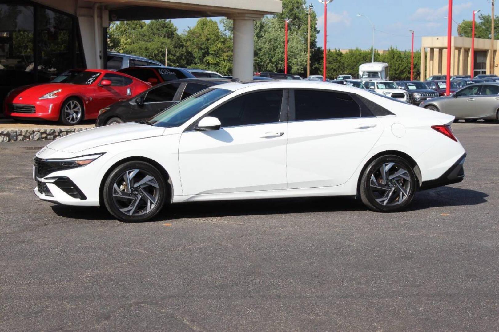 2024 White Hyundai Elantra SEL (KMHLS4DG8RU) with an 2.0L L4 DOHC 16V engine, 6A transmission, located at 4301 NW 39th , Oklahoma City, OK, 73112, (405) 949-5600, 35.512135, -97.598671 - Photo#5