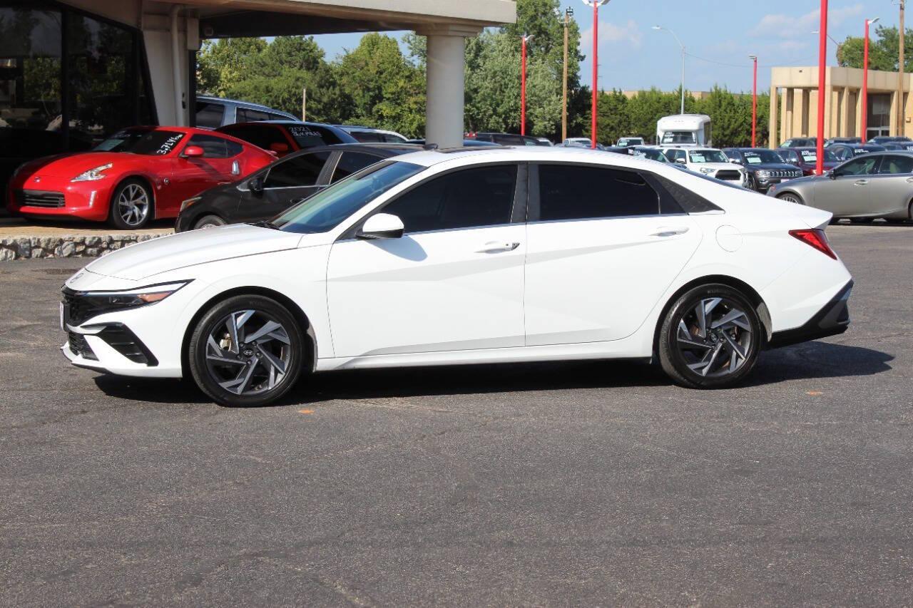 2024 White Hyundai Elantra SEL (KMHLS4DG8RU) with an 2.0L L4 DOHC 16V engine, 6A transmission, located at 4301 NW 39th , Oklahoma City, OK, 73112, (405) 949-5600, 35.512135, -97.598671 - NO DRIVERS LICENCE -NO FULL COVERAGE INSURANCE - NO CREDIT CHECK. COME ON OVER TO SUPERSPORTS, TAKE A LOOK AND TEST DRIVE. PLEASE GIVE US A CALL AT (405) 949-5600. NO LICENCIA DE CONDUCIR - NO SEGURO DE COBERTURA TOTAL - NO VERIFICACION DE CREDITO. VISITENOS EN SUPERSPORTS, MIRE NUESTRO - Photo#5