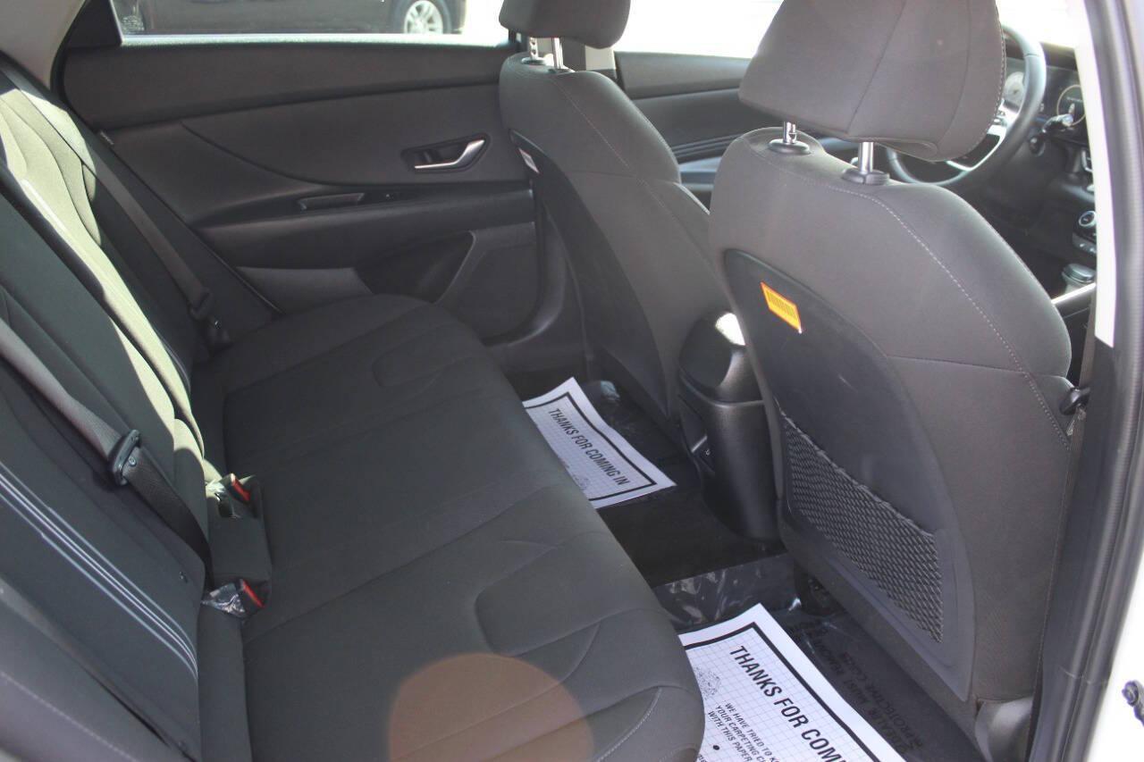 2024 White Hyundai Elantra SEL (KMHLS4DG8RU) with an 2.0L L4 DOHC 16V engine, 6A transmission, located at 4301 NW 39th , Oklahoma City, OK, 73112, (405) 949-5600, 35.512135, -97.598671 - NO DRIVERS LICENCE -NO FULL COVERAGE INSURANCE - NO CREDIT CHECK. COME ON OVER TO SUPERSPORTS, TAKE A LOOK AND TEST DRIVE. PLEASE GIVE US A CALL AT (405) 949-5600. NO LICENCIA DE CONDUCIR - NO SEGURO DE COBERTURA TOTAL - NO VERIFICACION DE CREDITO. VISITENOS EN SUPERSPORTS, MIRE NUESTRO - Photo#10