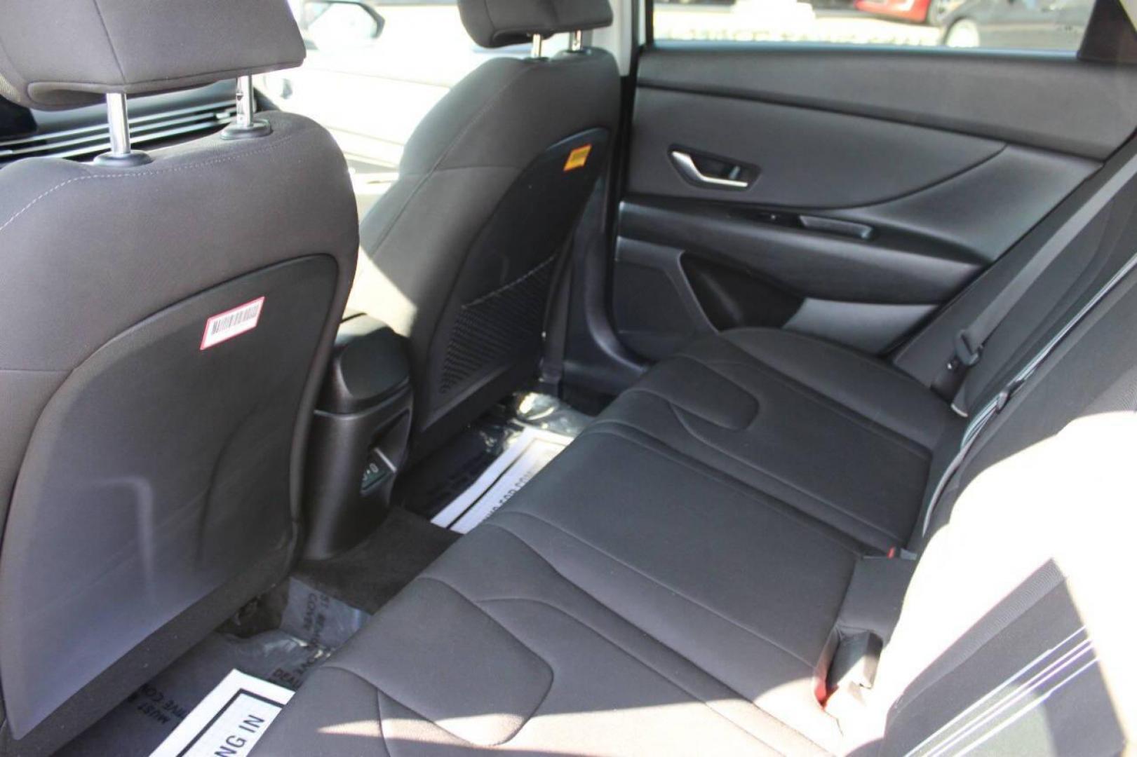 2024 White Hyundai Elantra SEL (KMHLS4DG8RU) with an 2.0L L4 DOHC 16V engine, 6A transmission, located at 4301 NW 39th , Oklahoma City, OK, 73112, (405) 949-5600, 35.512135, -97.598671 - Photo#13