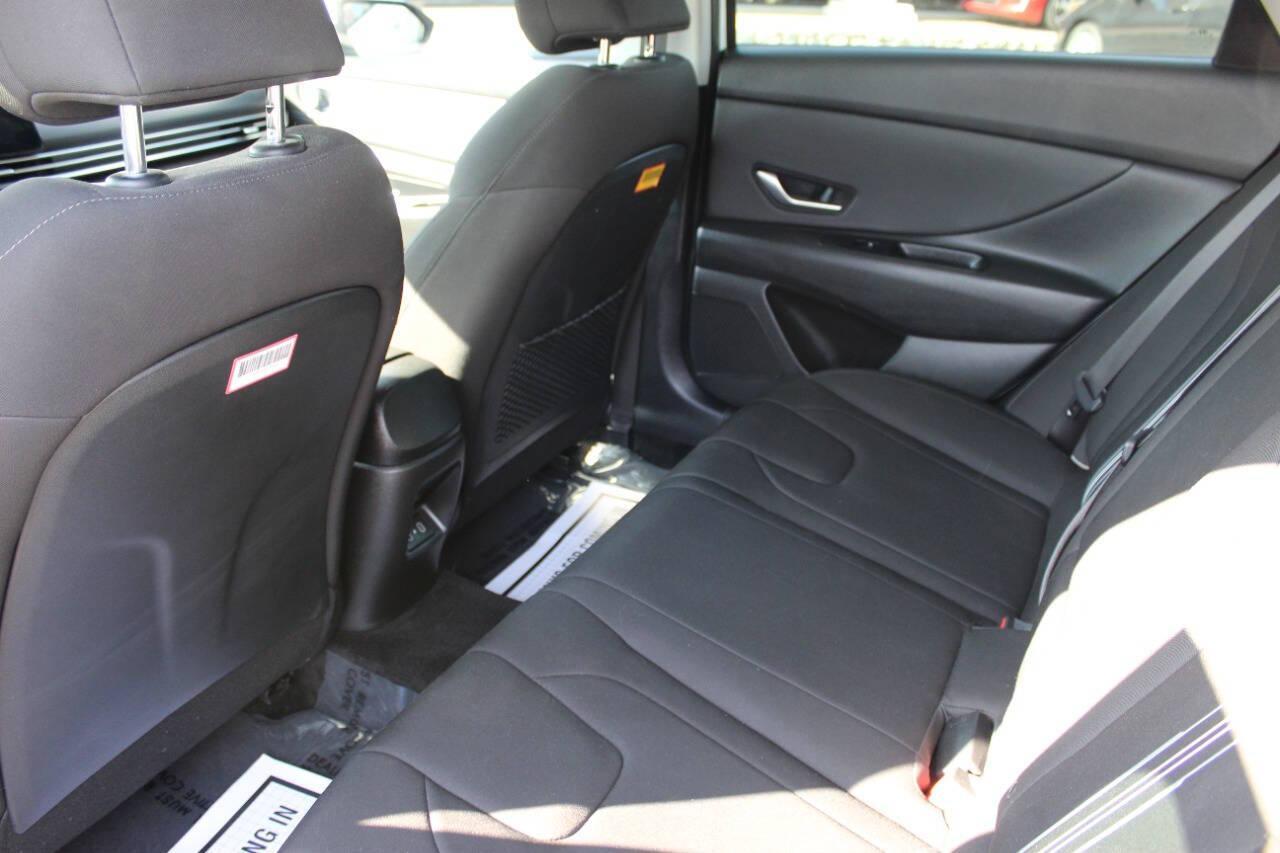 2024 White Hyundai Elantra SEL (KMHLS4DG8RU) with an 2.0L L4 DOHC 16V engine, 6A transmission, located at 4301 NW 39th , Oklahoma City, OK, 73112, (405) 949-5600, 35.512135, -97.598671 - NO DRIVERS LICENCE -NO FULL COVERAGE INSURANCE - NO CREDIT CHECK. COME ON OVER TO SUPERSPORTS, TAKE A LOOK AND TEST DRIVE. PLEASE GIVE US A CALL AT (405) 949-5600. NO LICENCIA DE CONDUCIR - NO SEGURO DE COBERTURA TOTAL - NO VERIFICACION DE CREDITO. VISITENOS EN SUPERSPORTS, MIRE NUESTRO - Photo#13