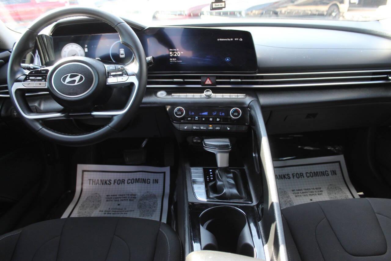 2024 White Hyundai Elantra SEL (KMHLS4DG8RU) with an 2.0L L4 DOHC 16V engine, 6A transmission, located at 4301 NW 39th , Oklahoma City, OK, 73112, (405) 949-5600, 35.512135, -97.598671 - NO DRIVERS LICENCE -NO FULL COVERAGE INSURANCE - NO CREDIT CHECK. COME ON OVER TO SUPERSPORTS, TAKE A LOOK AND TEST DRIVE. PLEASE GIVE US A CALL AT (405) 949-5600. NO LICENCIA DE CONDUCIR - NO SEGURO DE COBERTURA TOTAL - NO VERIFICACION DE CREDITO. VISITENOS EN SUPERSPORTS, MIRE NUESTRO - Photo#17