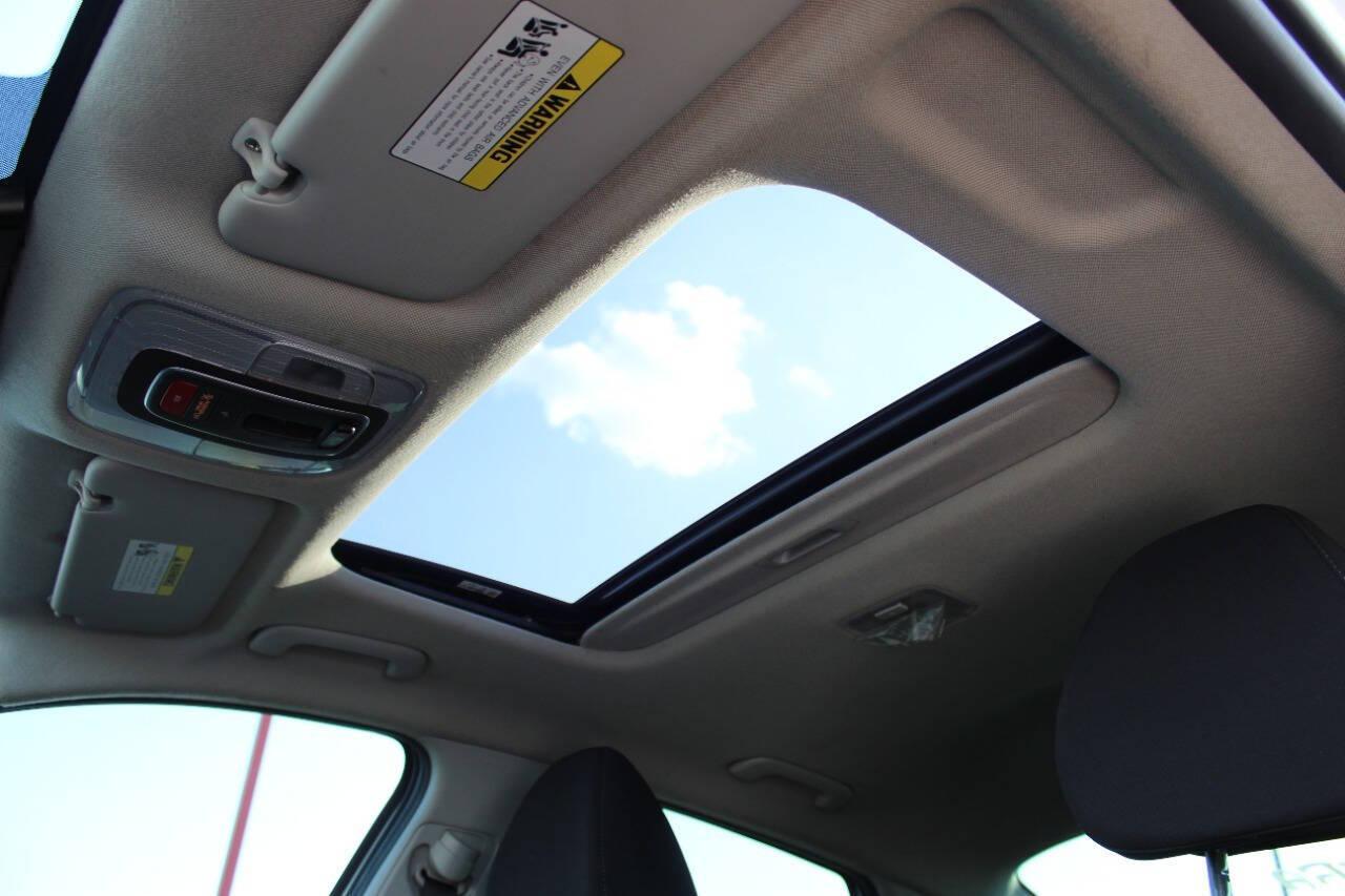 2024 White Hyundai Elantra SEL (KMHLS4DG8RU) with an 2.0L L4 DOHC 16V engine, 6A transmission, located at 4301 NW 39th , Oklahoma City, OK, 73112, (405) 949-5600, 35.512135, -97.598671 - NO DRIVERS LICENCE -NO FULL COVERAGE INSURANCE - NO CREDIT CHECK. COME ON OVER TO SUPERSPORTS, TAKE A LOOK AND TEST DRIVE. PLEASE GIVE US A CALL AT (405) 949-5600. NO LICENCIA DE CONDUCIR - NO SEGURO DE COBERTURA TOTAL - NO VERIFICACION DE CREDITO. VISITENOS EN SUPERSPORTS, MIRE NUESTRO - Photo#21