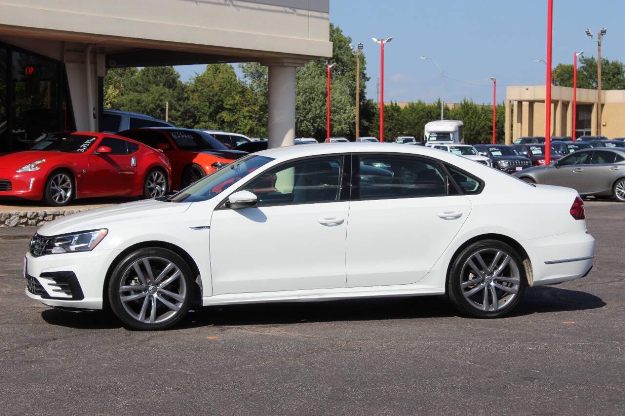 2018 White Volkswagen Passat R-Line (1VWAA7A37JC) with an 2.0L L4 DOHC 16V engine, 6A transmission, located at 4301 NW 39th , Oklahoma City, OK, 73112, (405) 949-5600, 35.512135, -97.598671 - NO DRIVERS LICENCE -NO FULL COVERAGE INSURANCE - NO CREDIT CHECK. COME ON OVER TO SUPERSPORTS, TAKE A LOOK AND TEST DRIVE. PLEASE GIVE US A CALL AT (405) 949-5600. NO LICENCIA DE CONDUCIR - NO SEGURO DE COBERTURA TOTAL - NO VERIFICACION DE CREDITO. VISITENOS EN SUPERSPORTS, MIRE NUESTRO - Photo#5